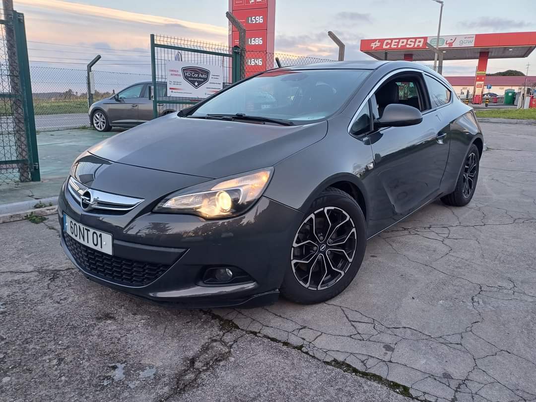 
								Opel Astra 2013 cheio									