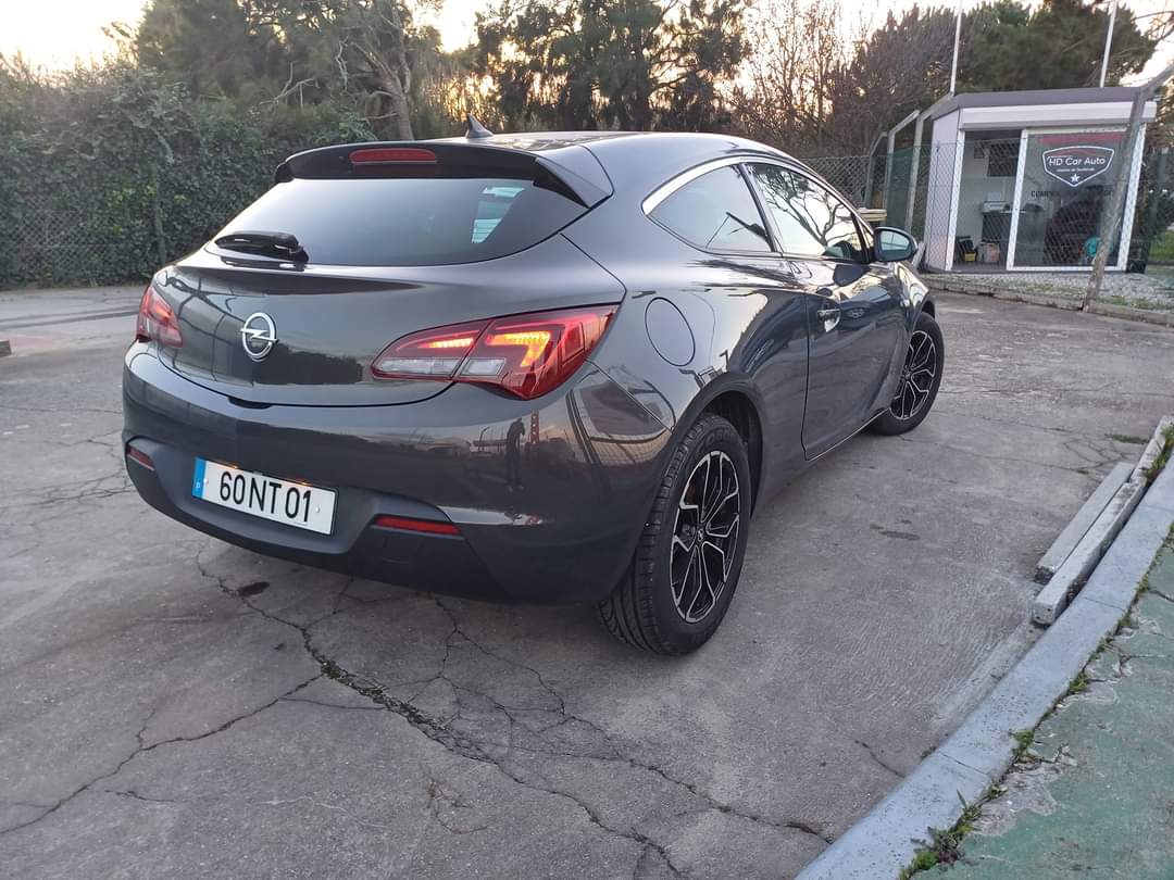 
								Opel Astra 2013 cheio									
