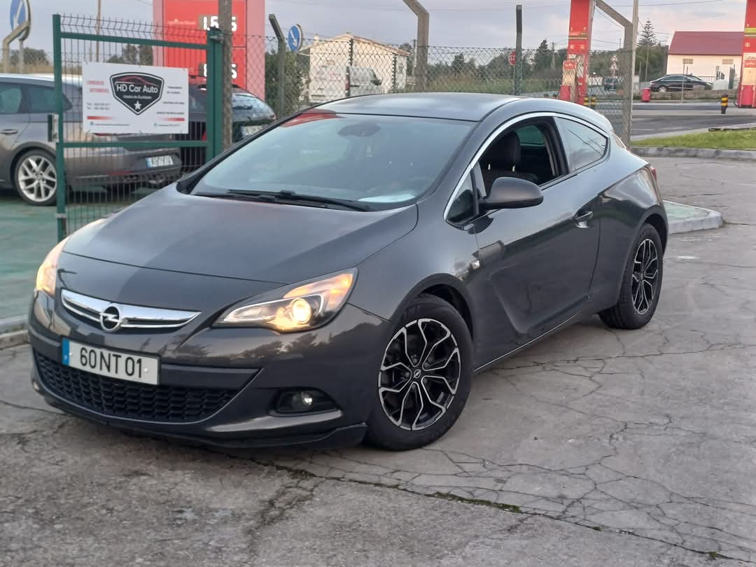 
								Opel Astra 2013 cheio									
