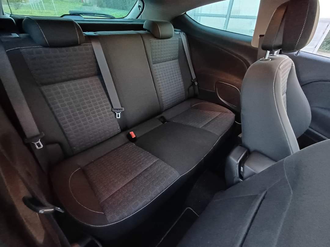 
								Opel Astra 2013 cheio									