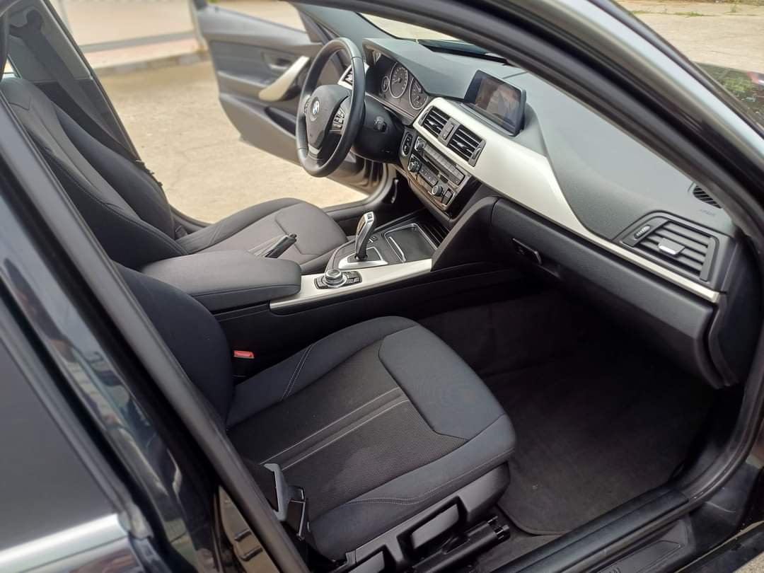 
								BMW 318d 2015 cheio									