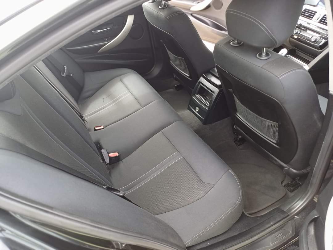 
								BMW 318d 2015 cheio									