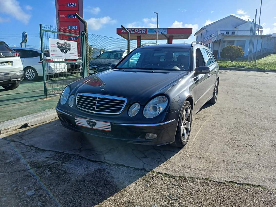 
								Mercedes-Benz E320 2005 cheio									