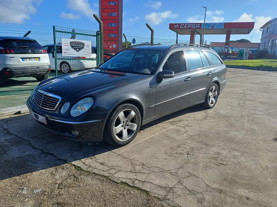 
								Mercedes-Benz E320 2005 cheio									