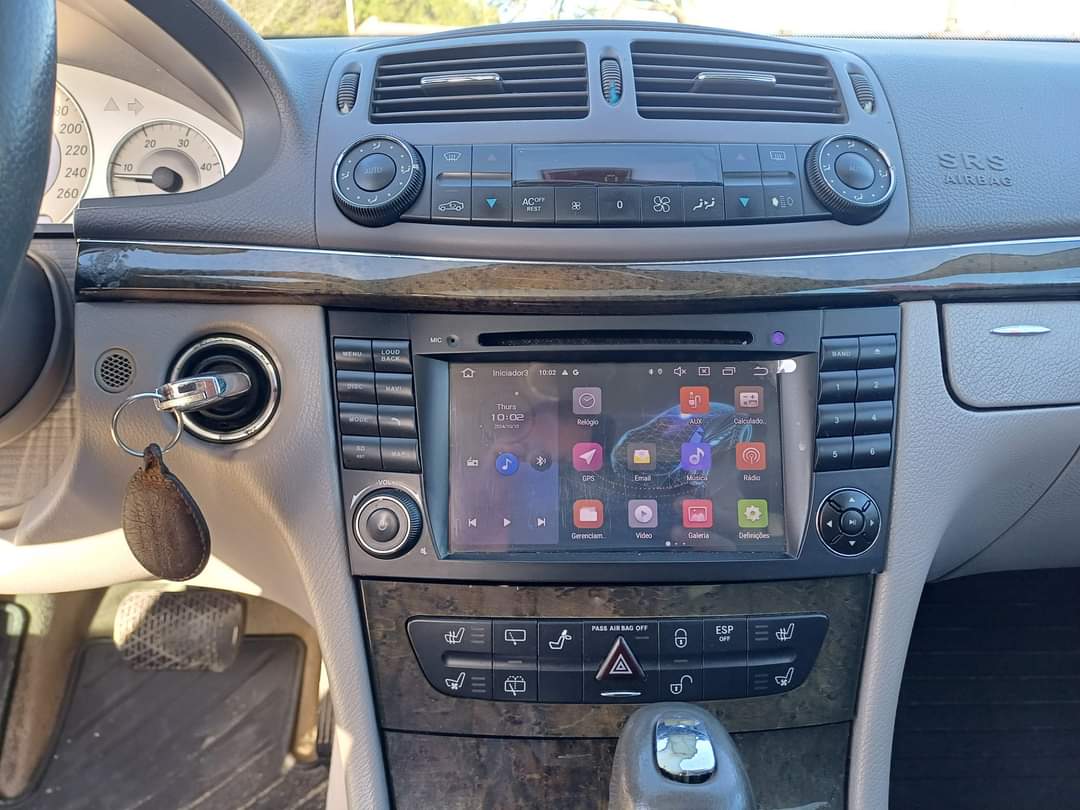 
								Mercedes-Benz E320 2005 cheio									