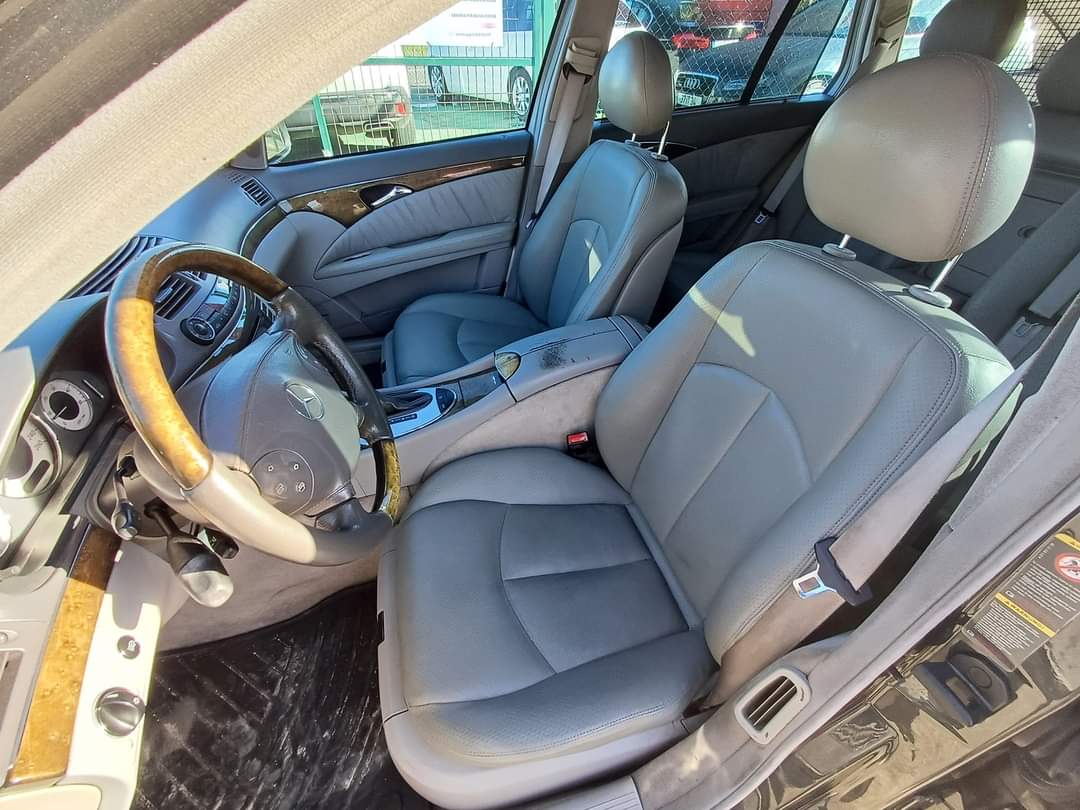 
								Mercedes-Benz E320 2005 cheio									