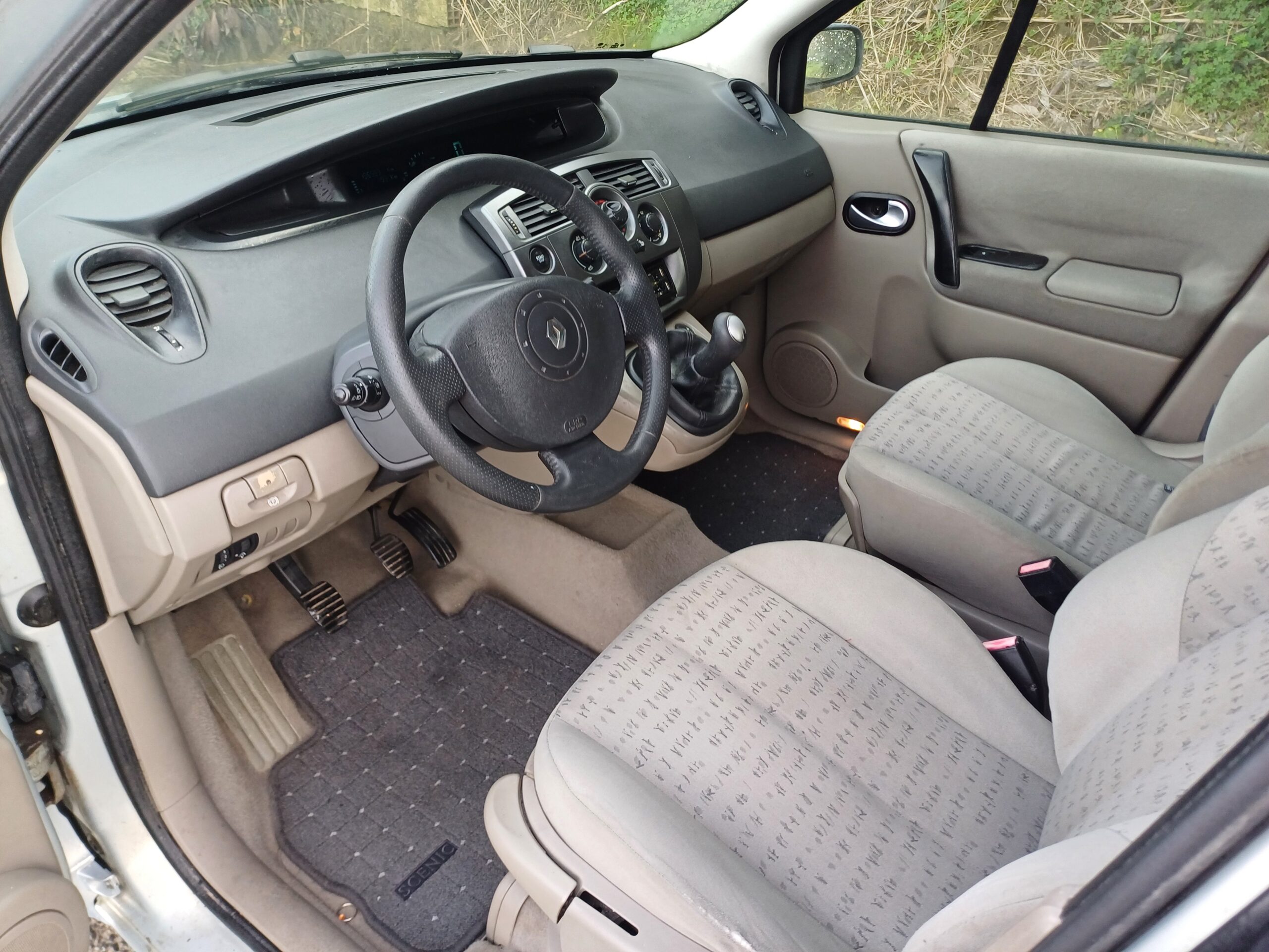 
								Renault Scenic 2004 cheio									