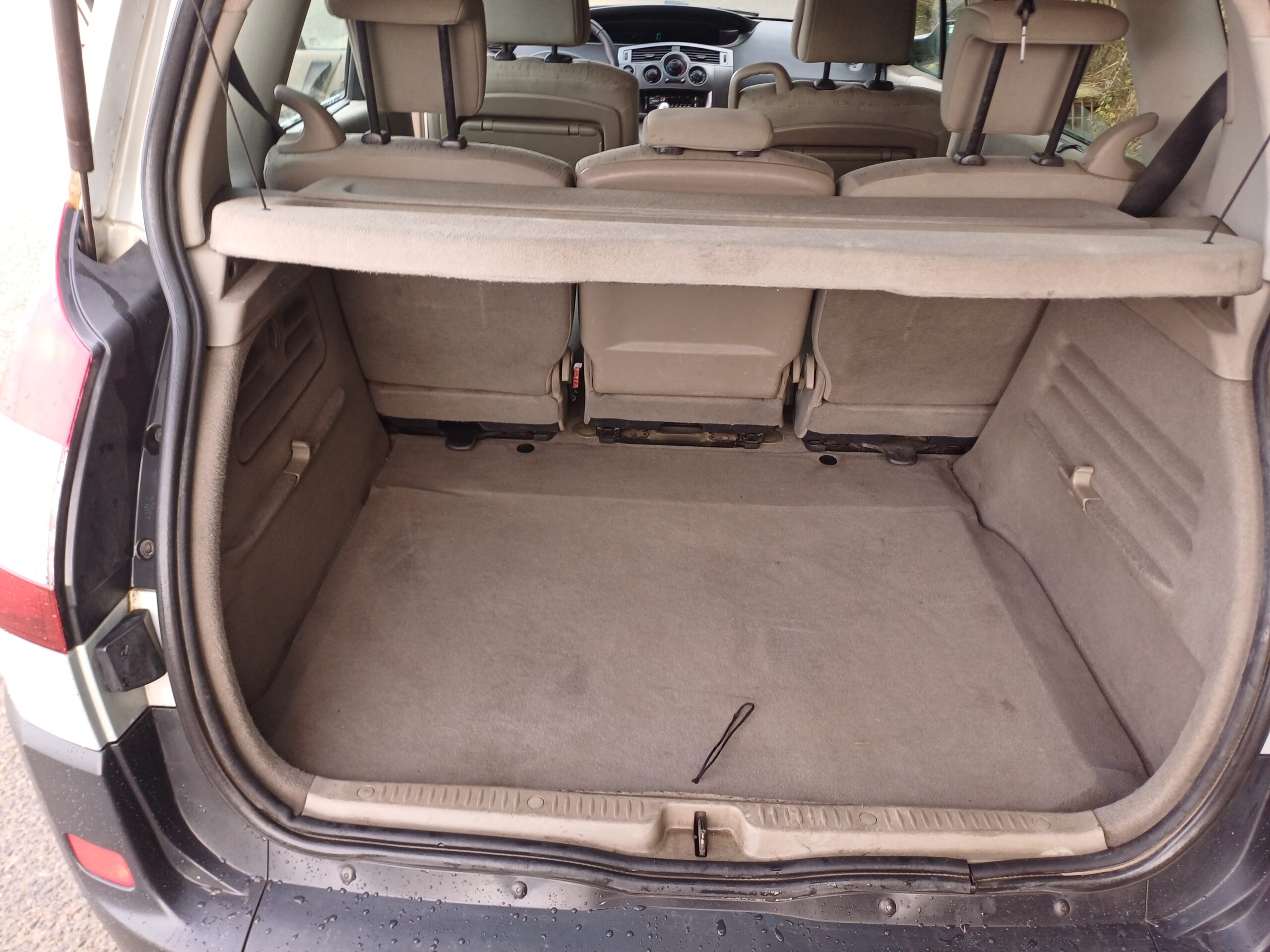 
								Renault Scenic 2004 cheio									