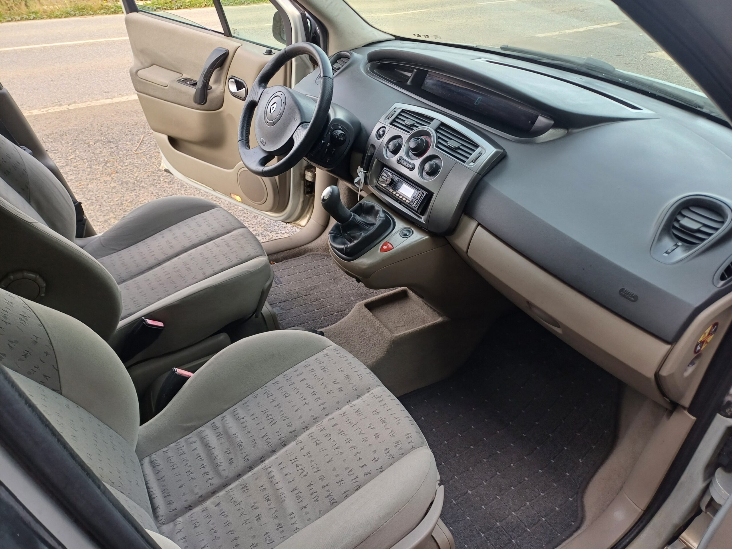 
								Renault Scenic 2004 cheio									