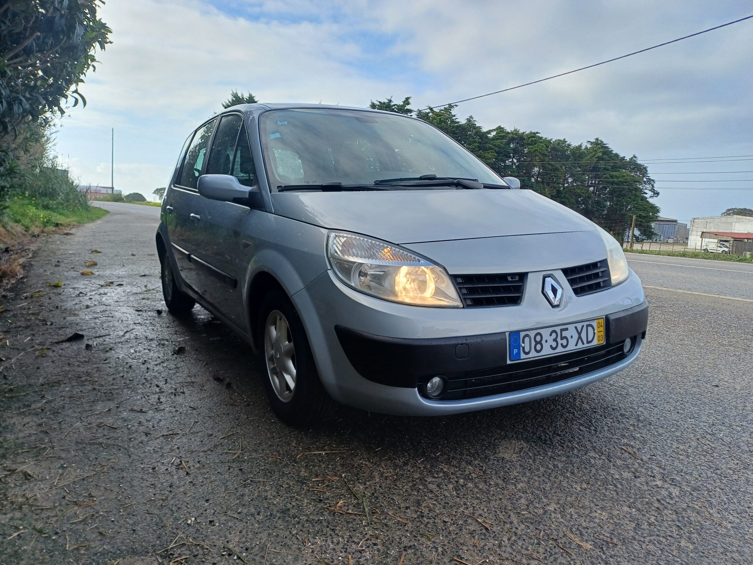
								Renault Scenic 2004 cheio									