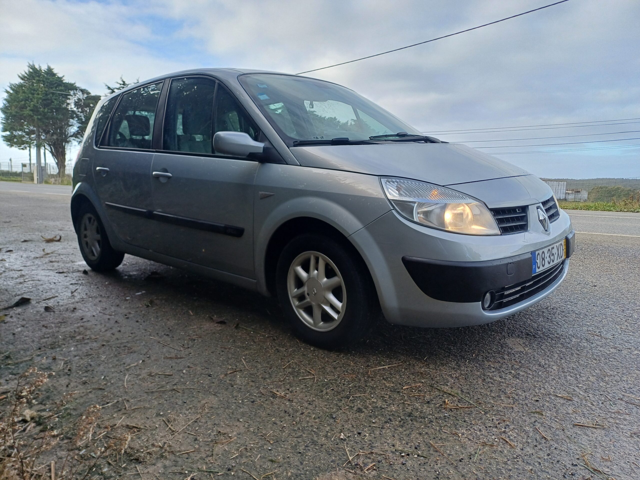 
								Renault Scenic 2004 cheio									