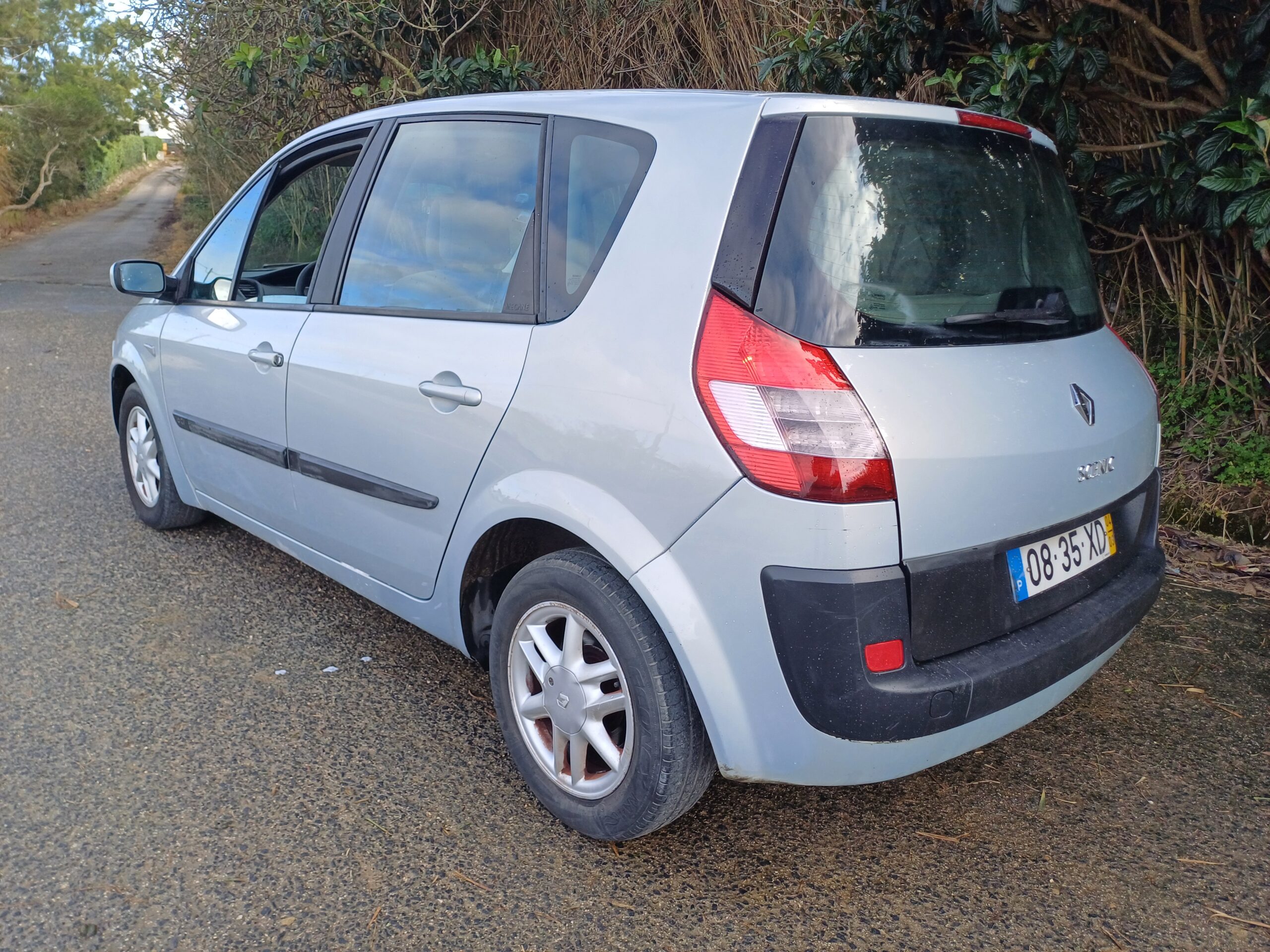 
								Renault Scenic 2004 cheio									