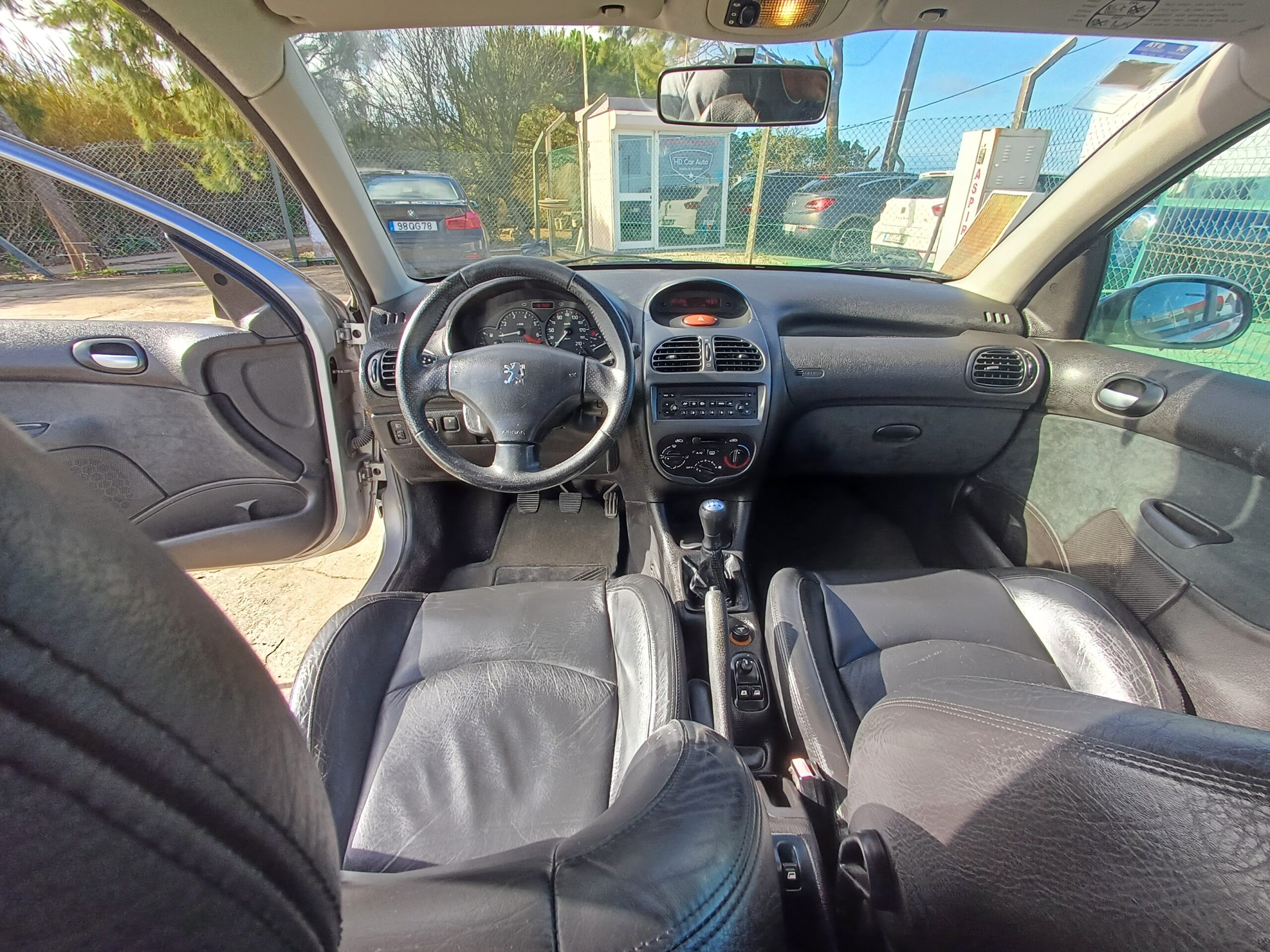 
								Peugeot 206 Sw 2003 cheio									