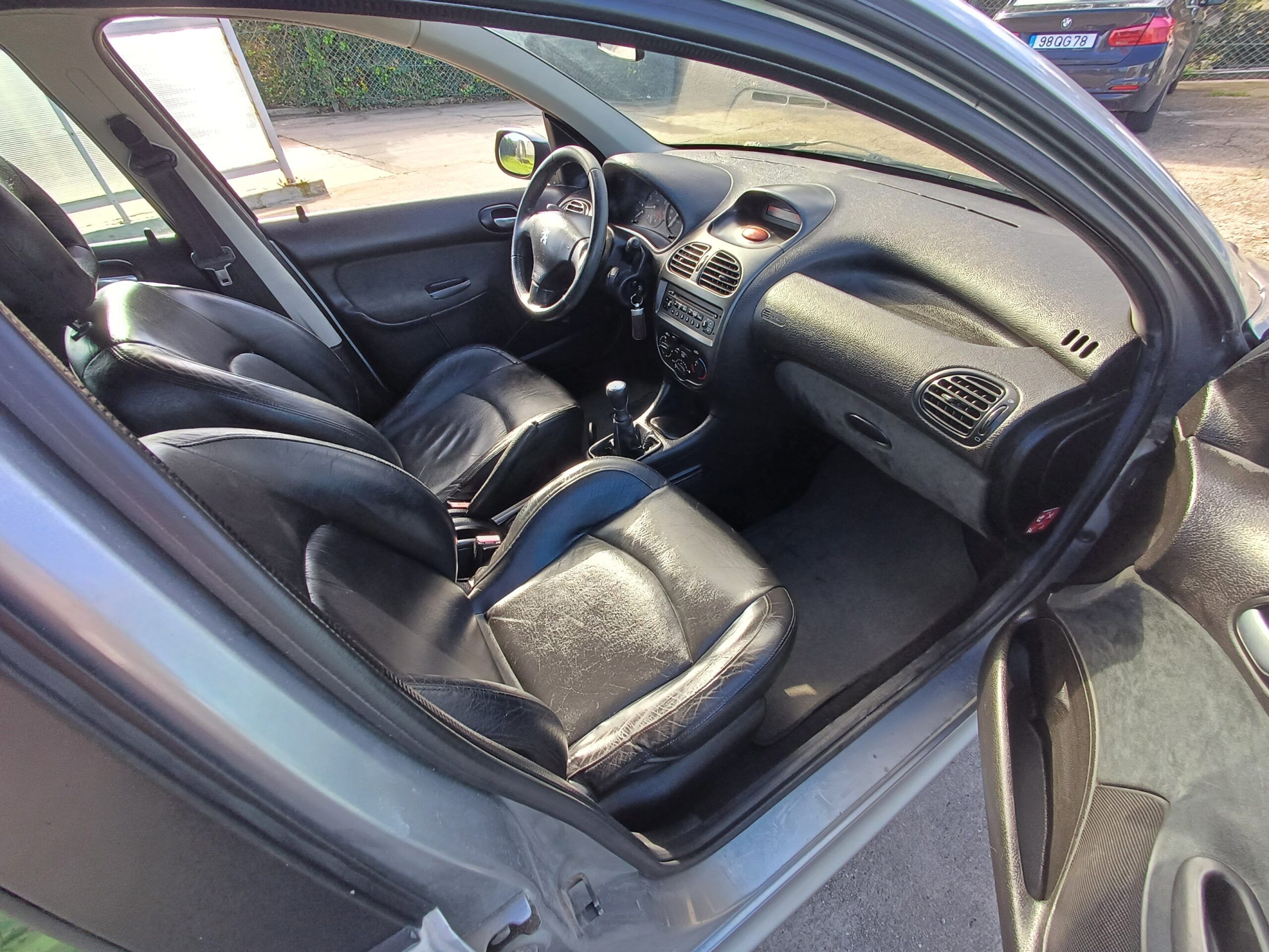 
								Peugeot 206 Sw 2003 cheio									