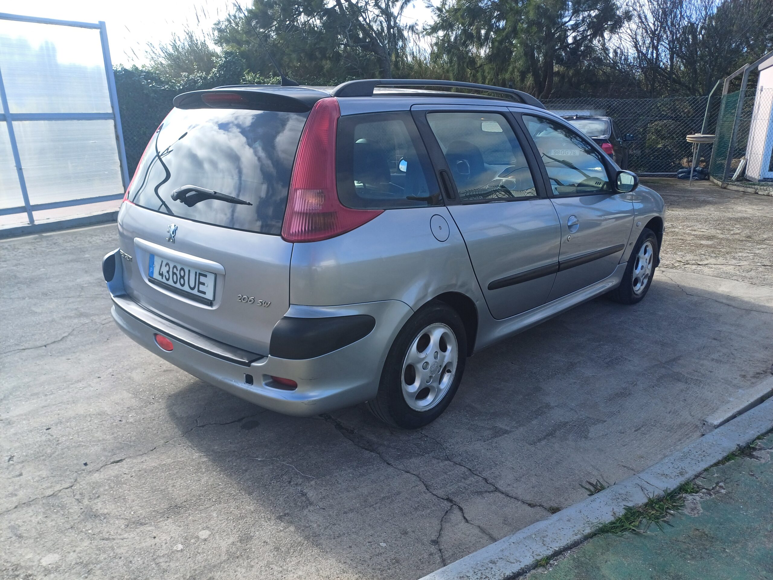 
								Peugeot 206 Sw 2003 cheio									