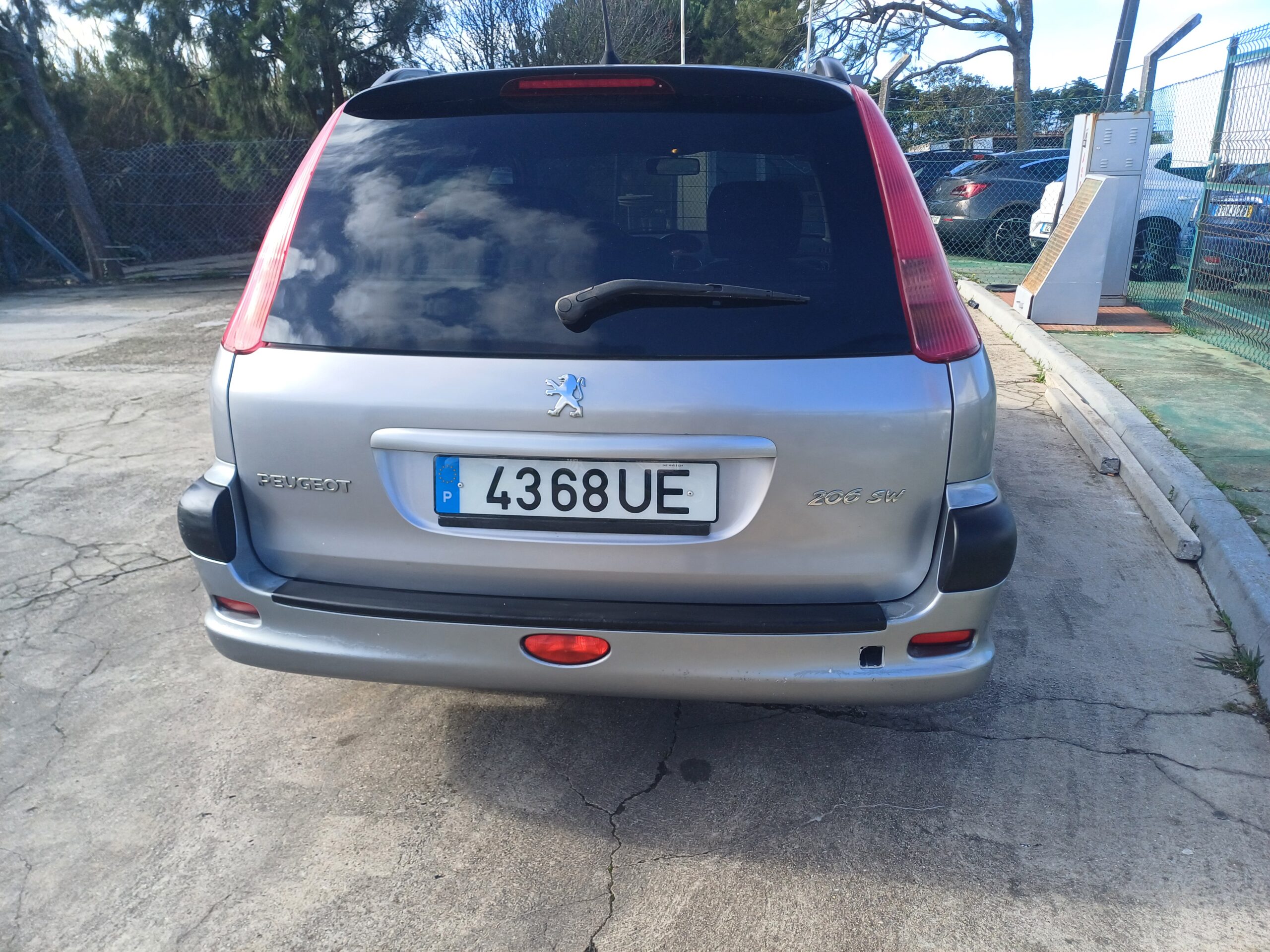 
								Peugeot 206 Sw 2003 cheio									