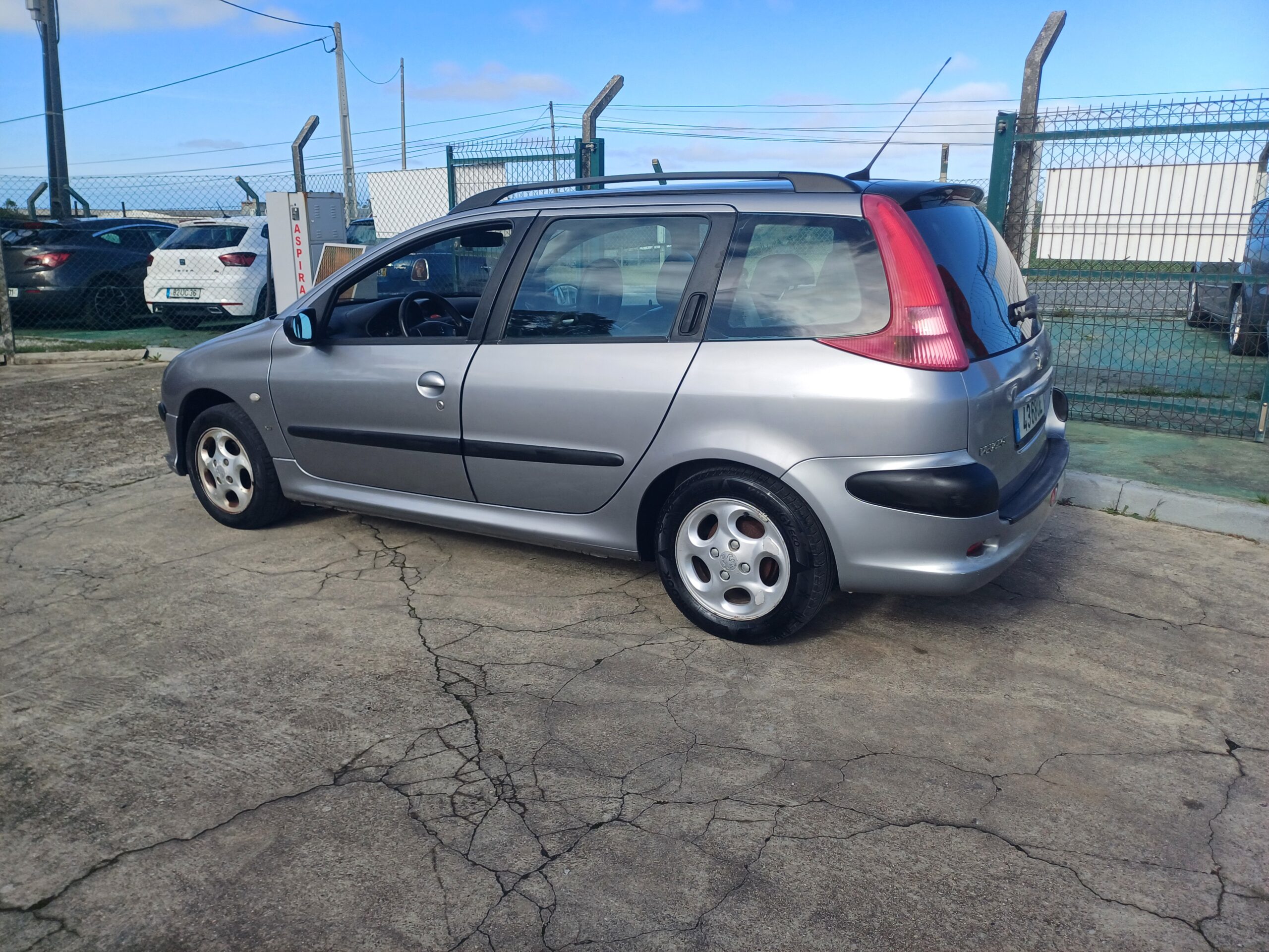 
								Peugeot 206 Sw 2003 cheio									