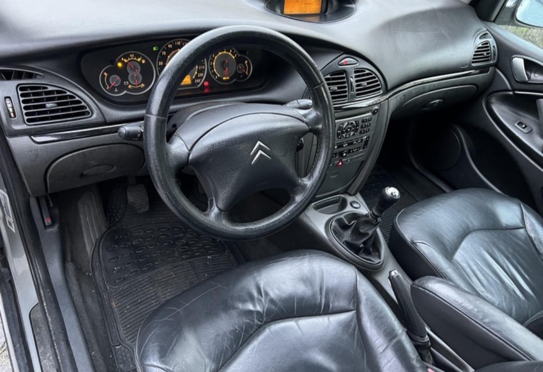 
								Citroën C5 2004 cheio									