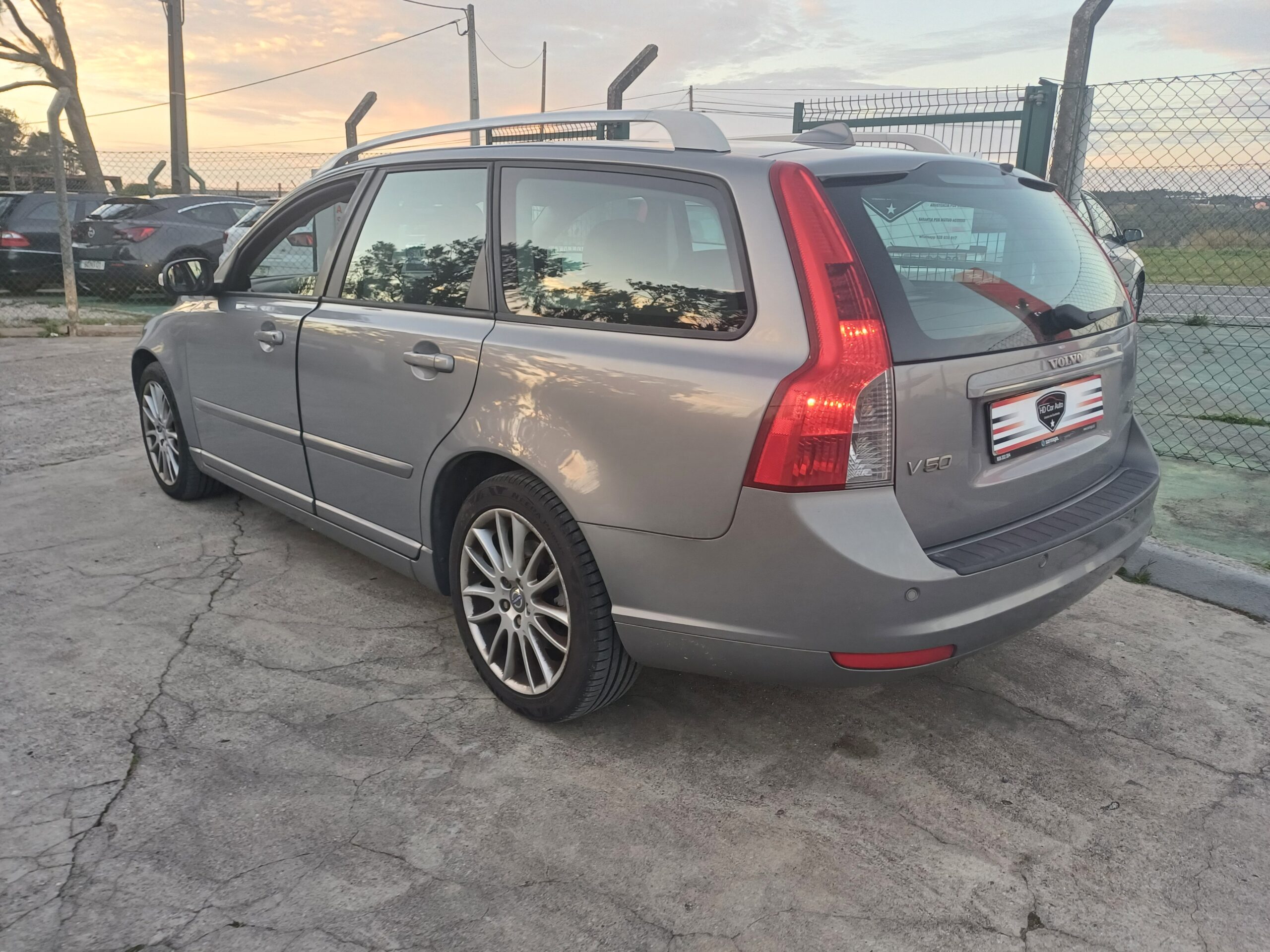 
								Volvo V50 2007 cheio									