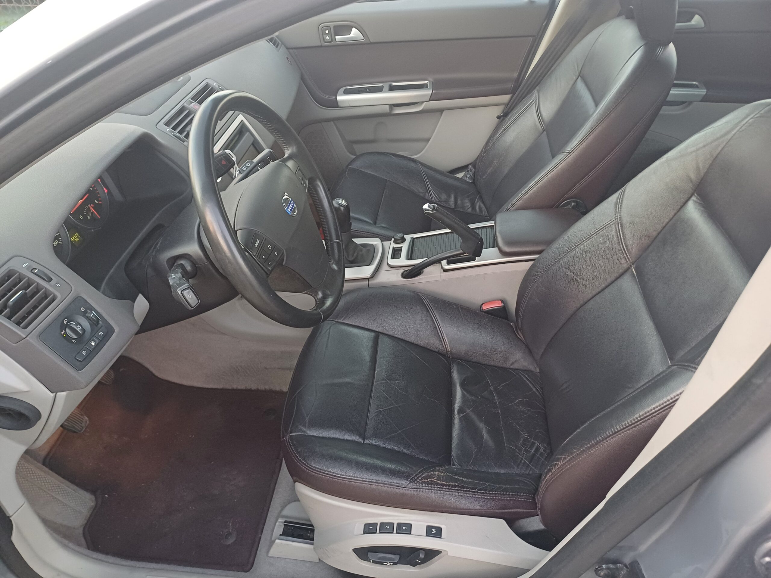 
								Volvo V50 2007 cheio									