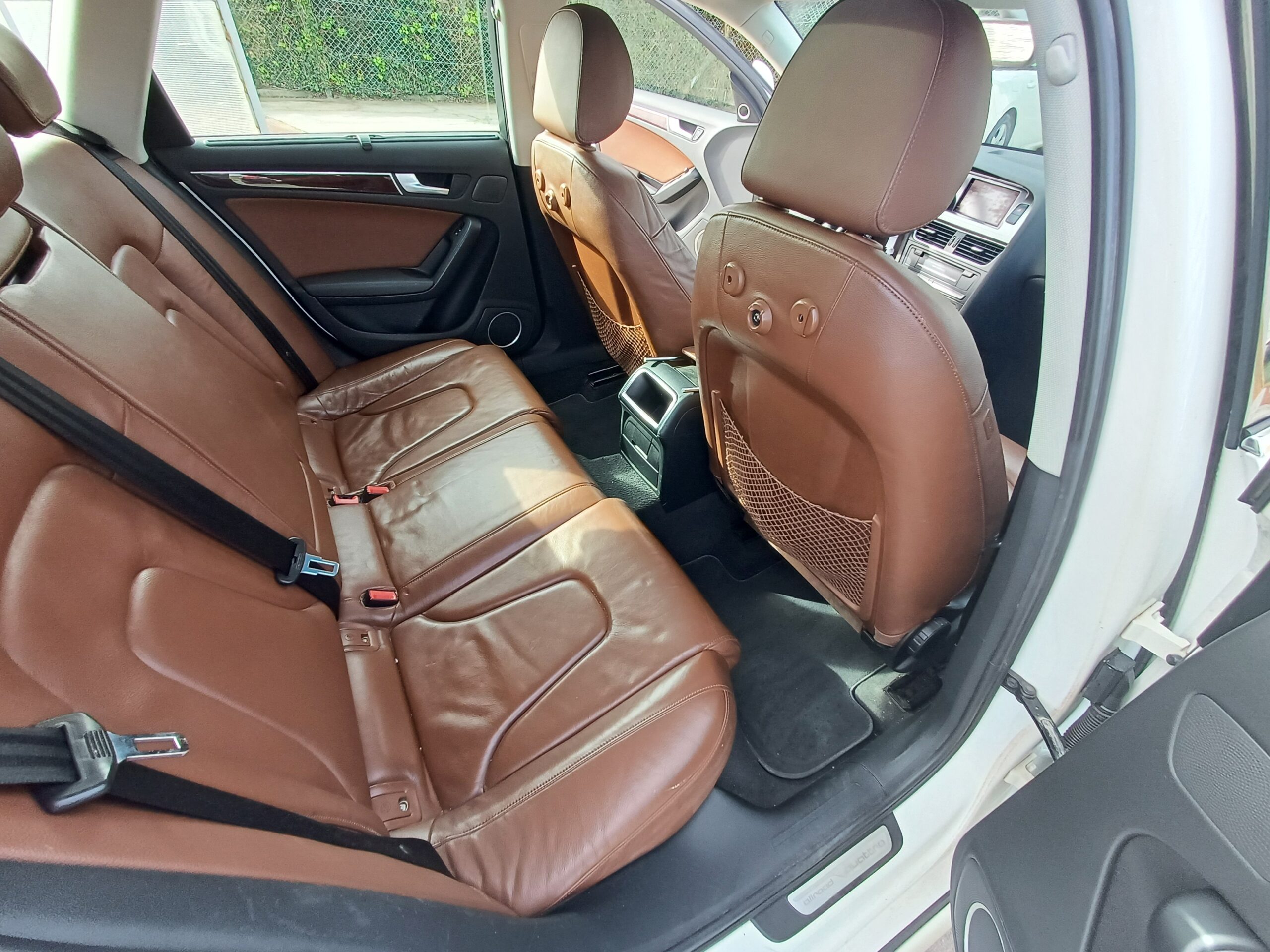 
								Audi Allroad 2011 cheio									