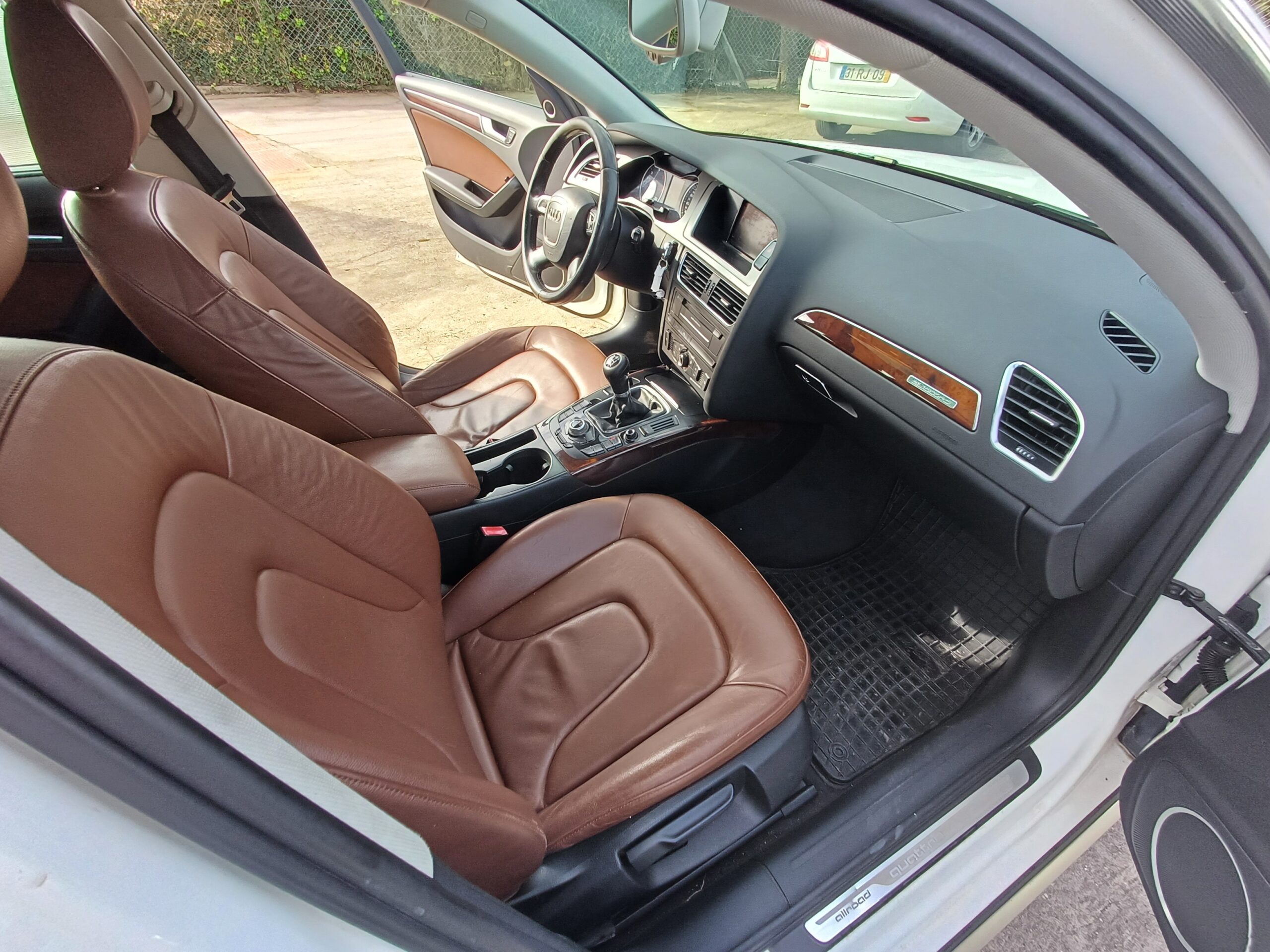 
								Audi Allroad 2011 cheio									