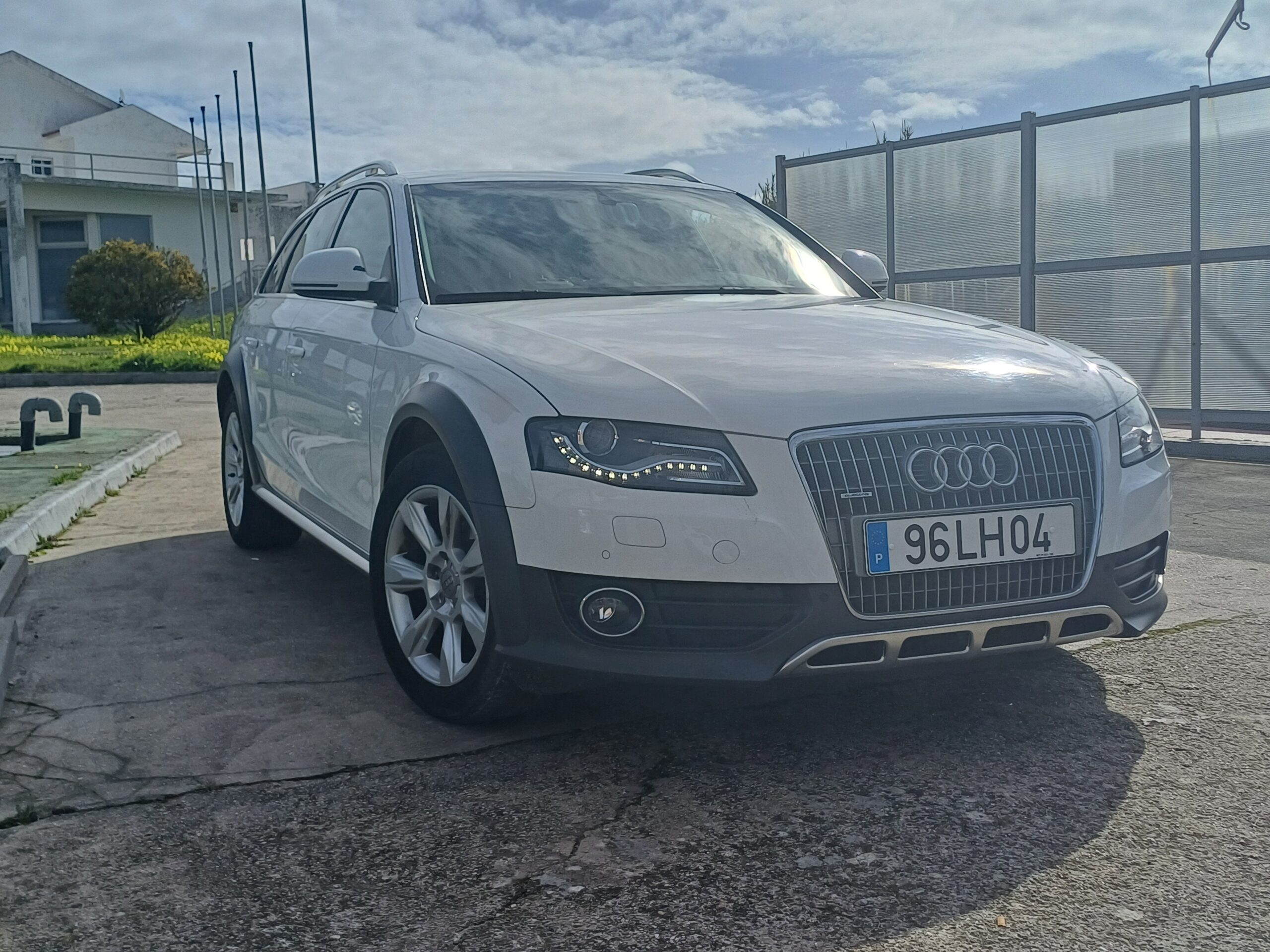 
								Audi Allroad 2011 cheio									