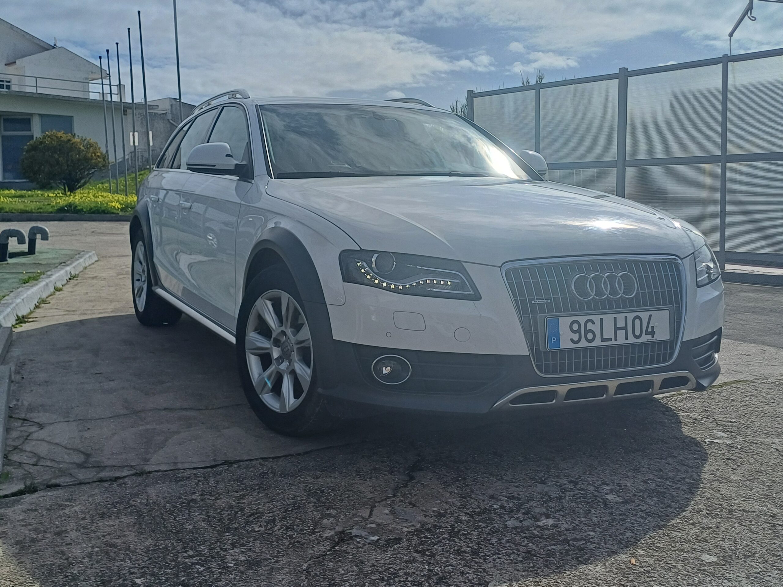 
								Audi Allroad 2011 cheio									