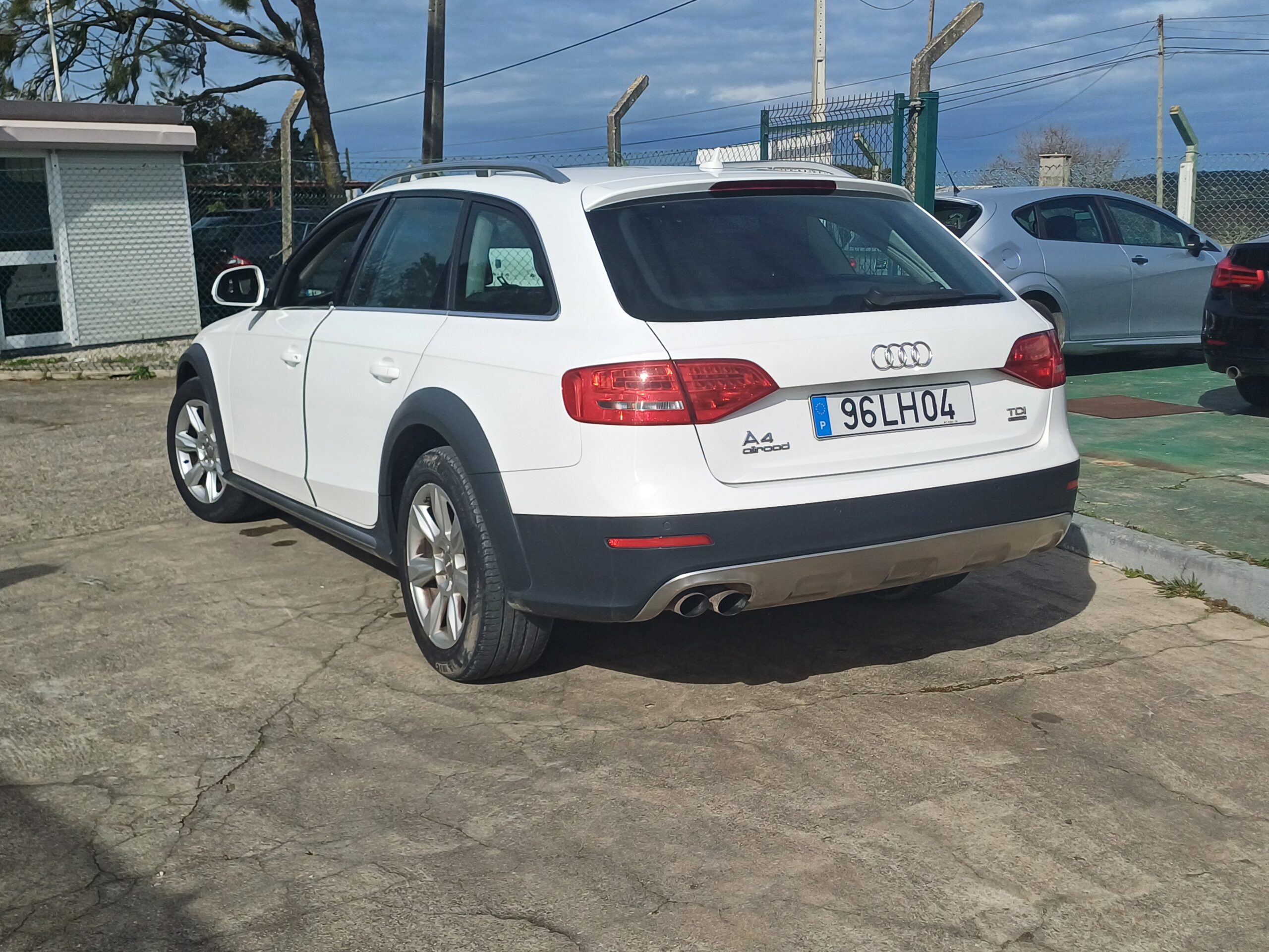 
								Audi Allroad 2011 cheio									