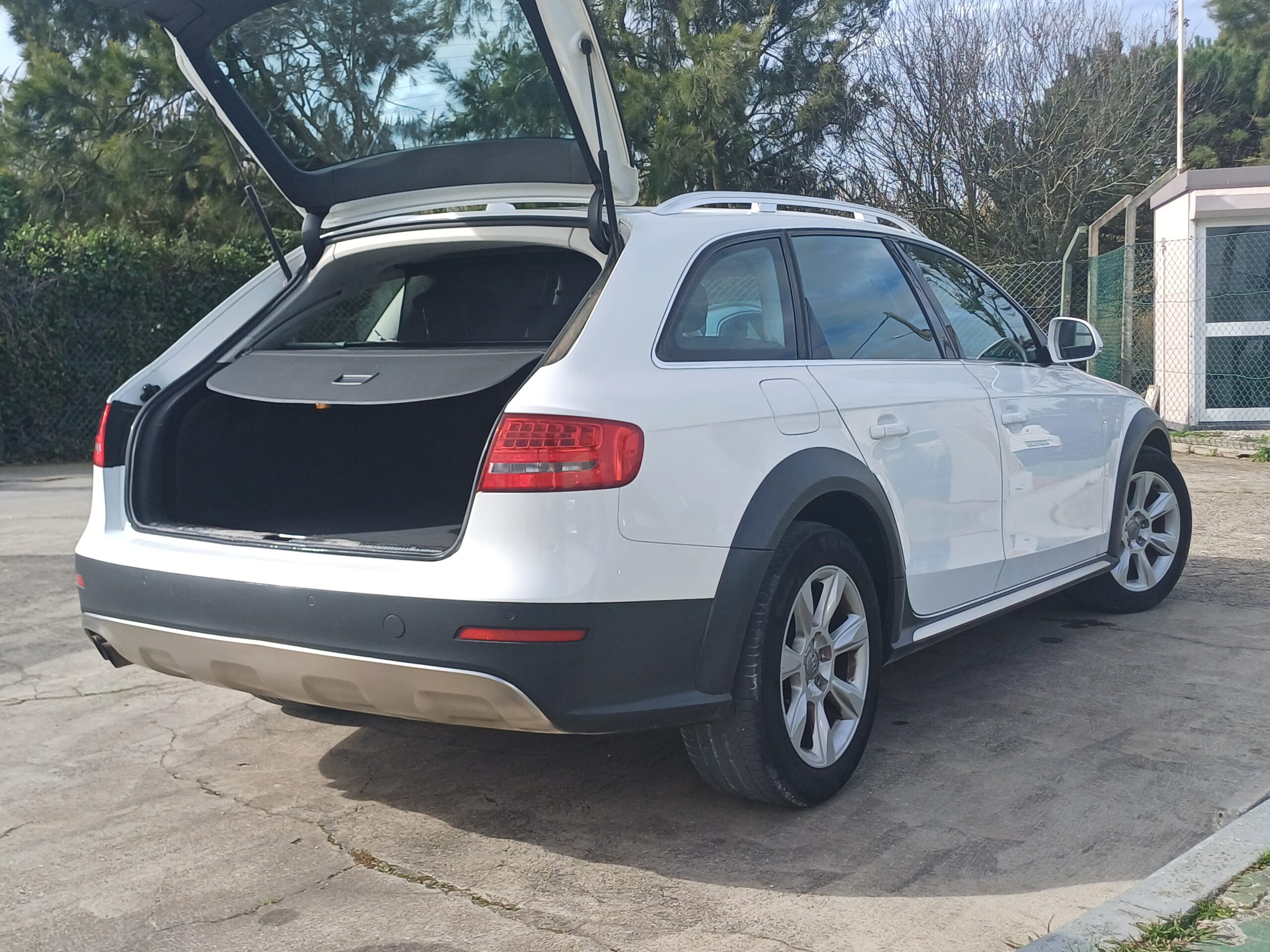 
								Audi Allroad 2011 cheio									
