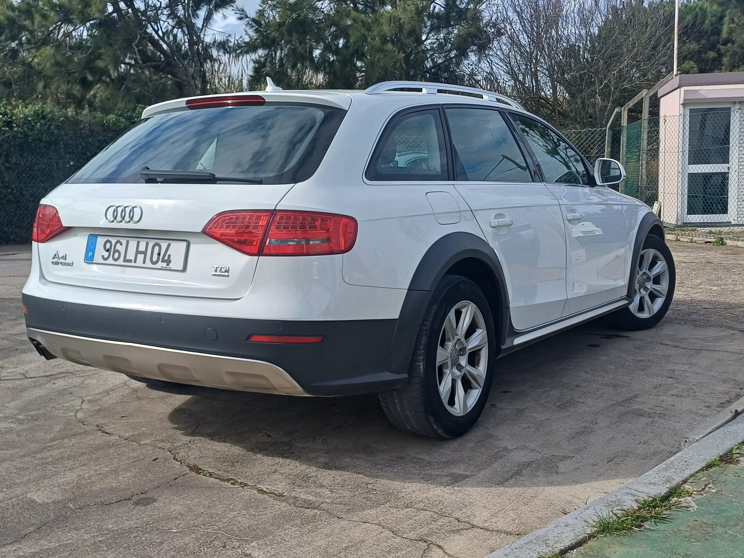 
								Audi Allroad 2011 cheio									