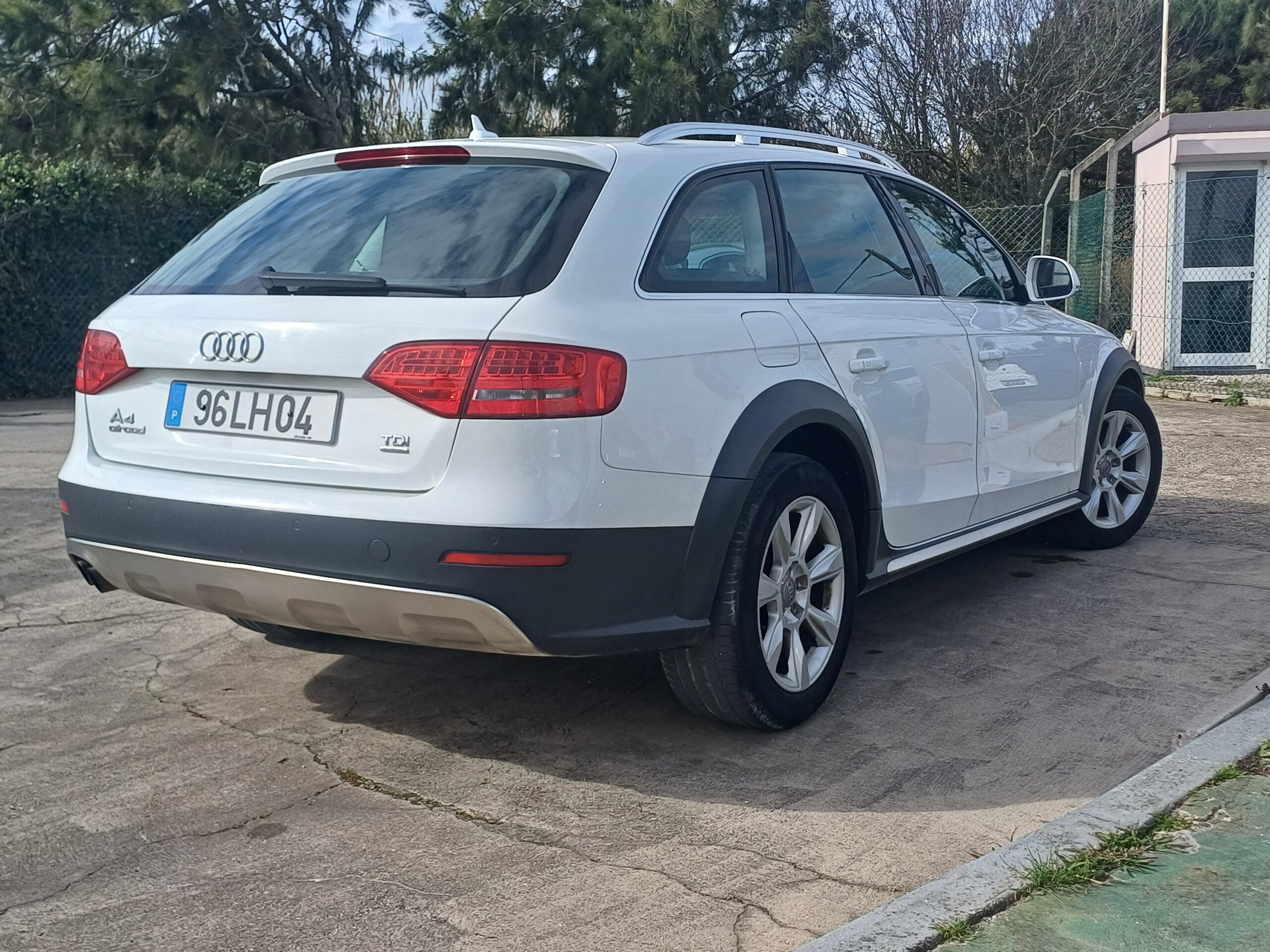 
								Audi Allroad 2011 cheio									