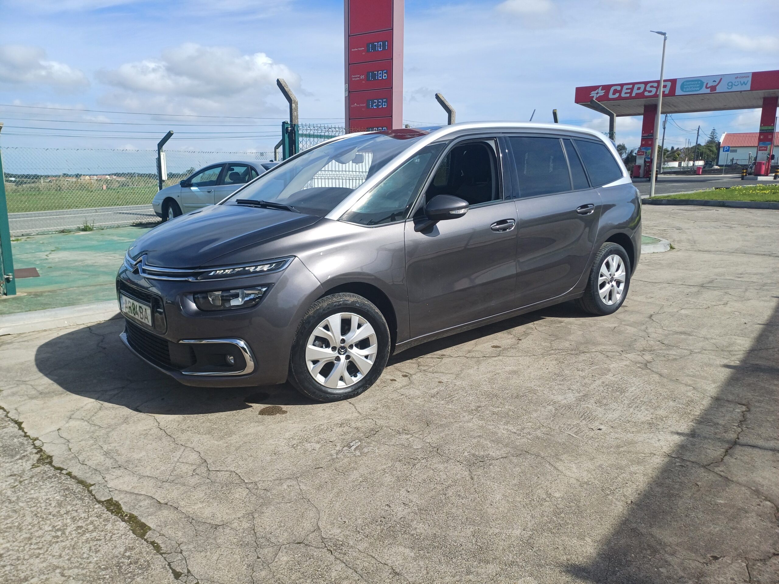 
								Citroën C4 Spacetoure 2019 cheio									