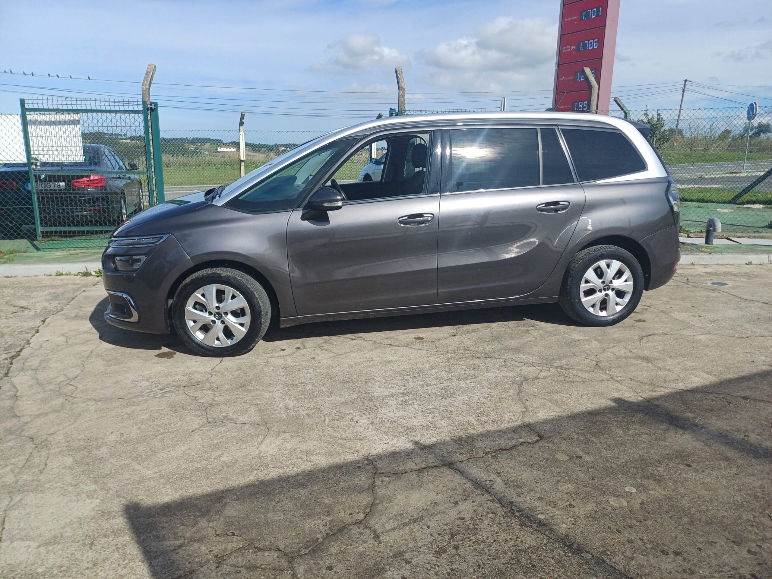 
								Citroën C4 Spacetoure 2019 cheio									