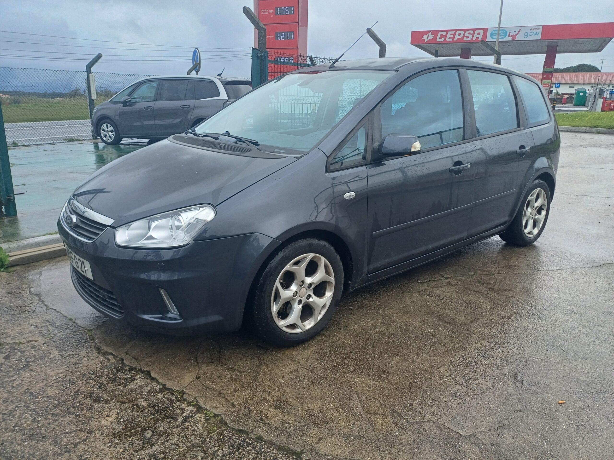 
								Ford C-Max 2008 cheio									