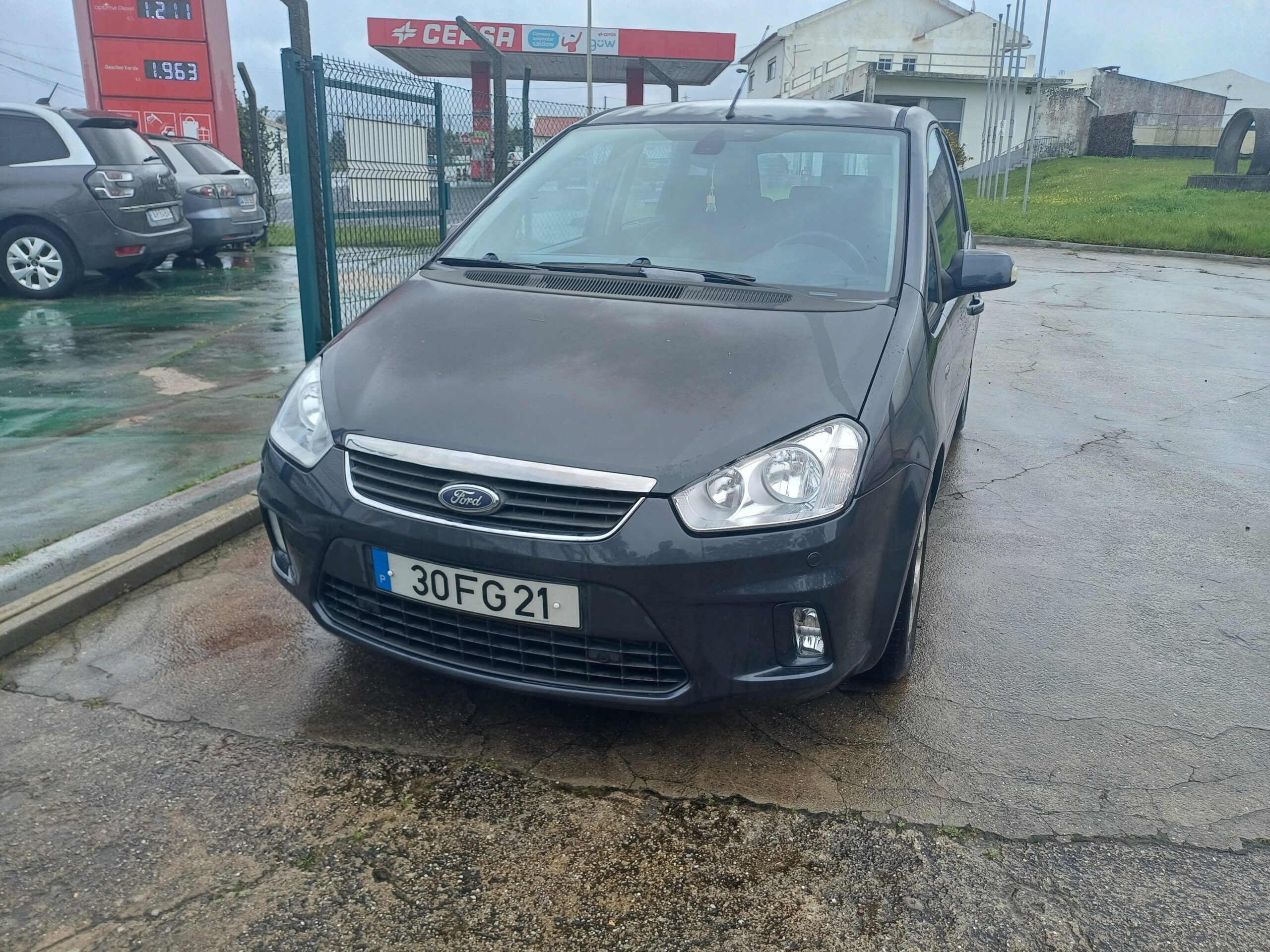 
								Ford C-Max 2008 cheio									