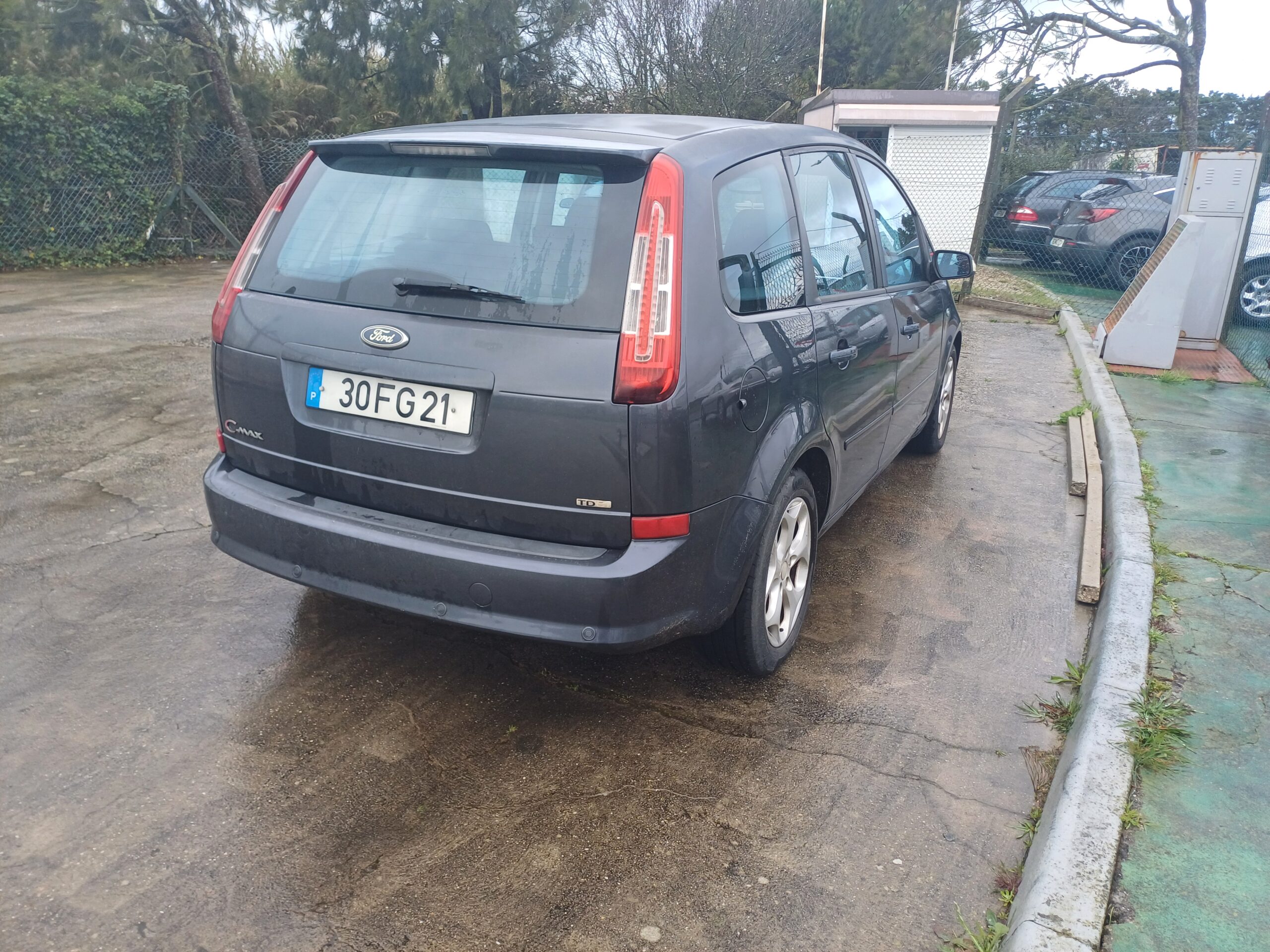
								Ford C-Max 2008 cheio									