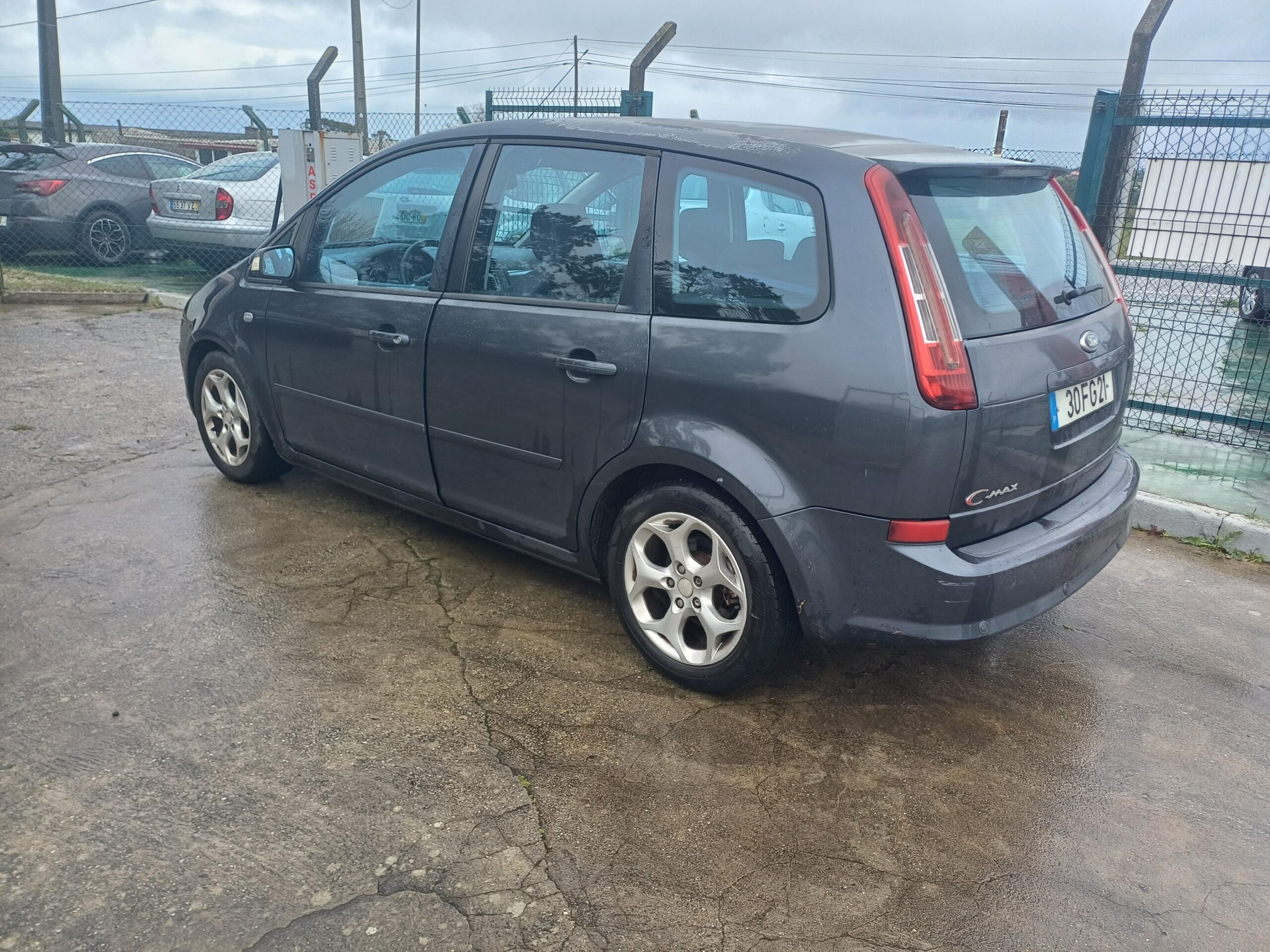 
								Ford C-Max 2008 cheio									