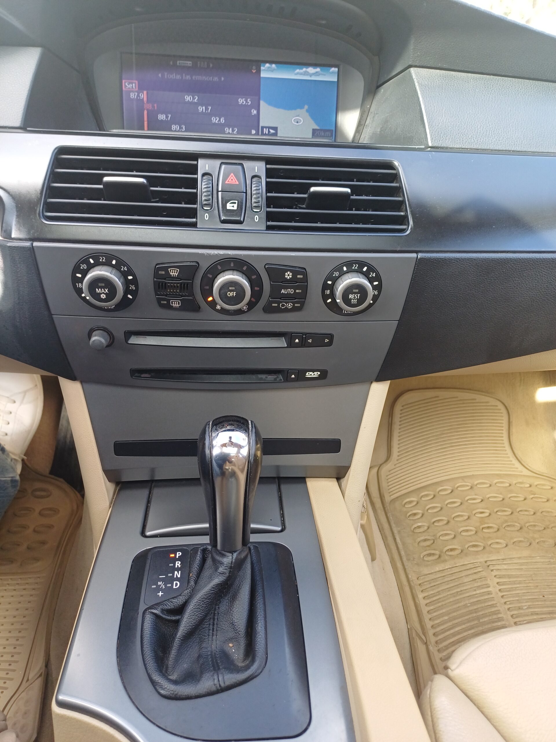 
								BMW 525D 2006 cheio									