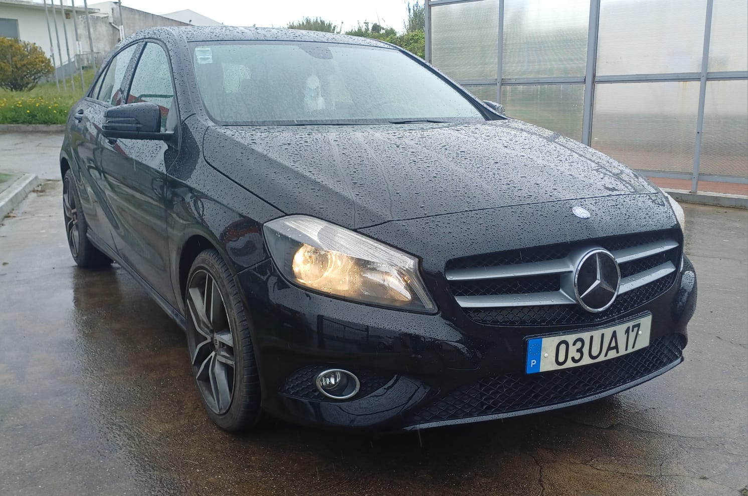 
								Mercedes-Benz A180d 2013 cheio									