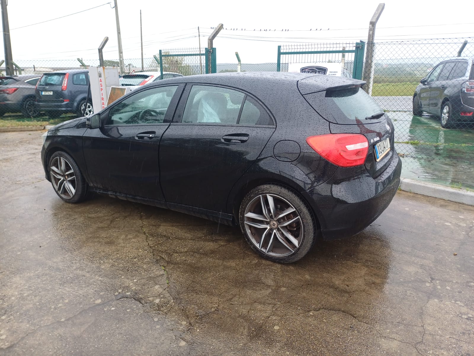 
								Mercedes-Benz A180d 2013 cheio									