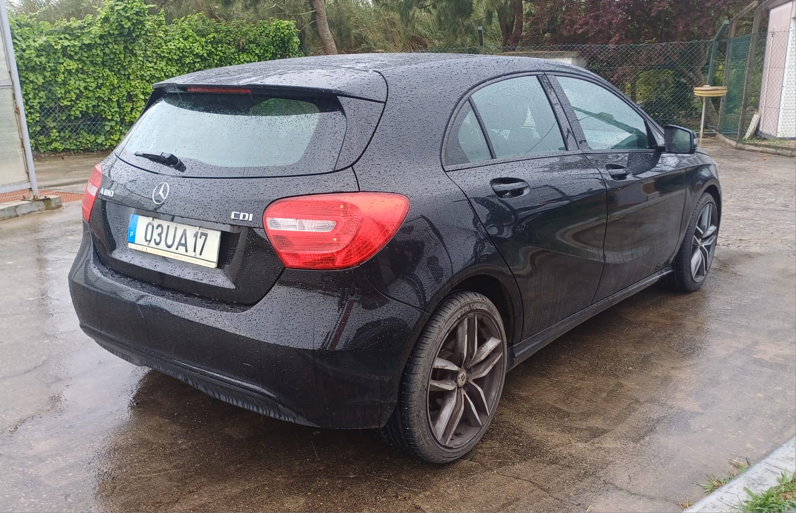 
								Mercedes-Benz A180d 2013 cheio									