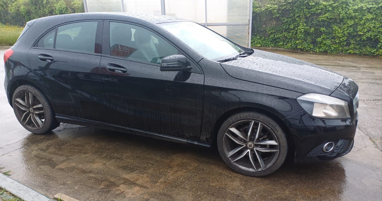 
								Mercedes-Benz A180d 2013 cheio									