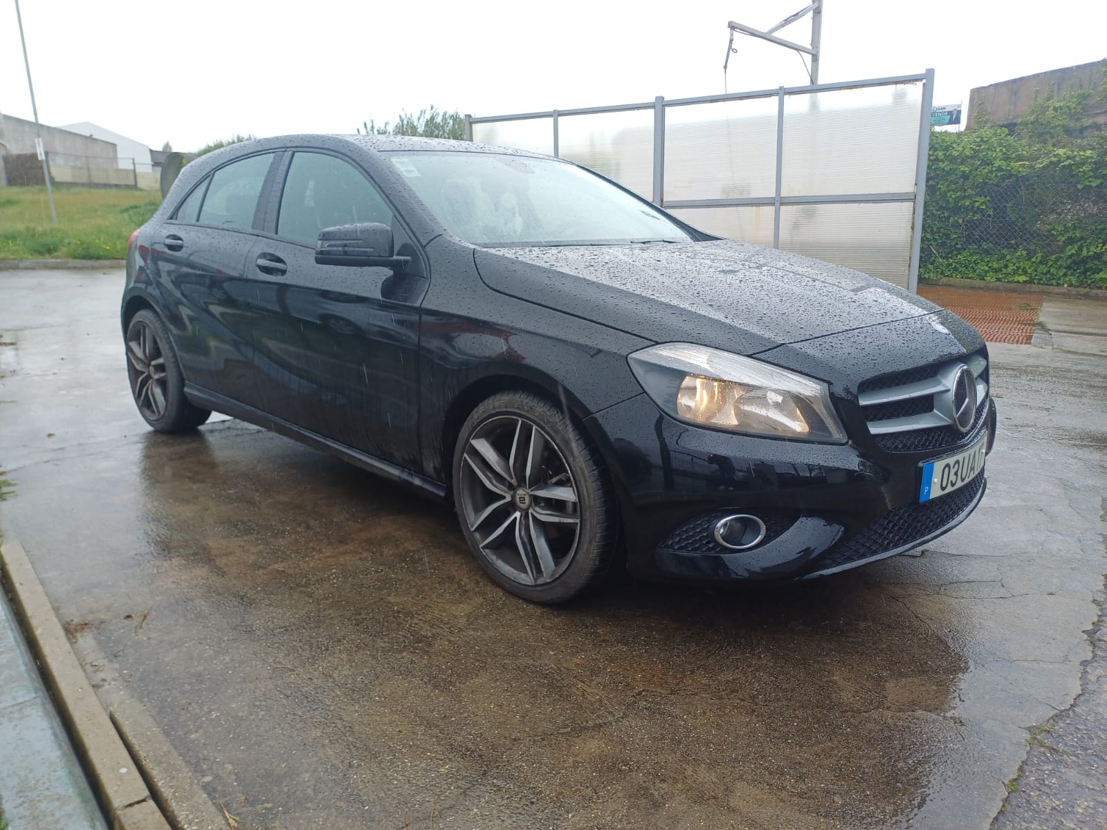 
								Mercedes-Benz A180d 2013 cheio									