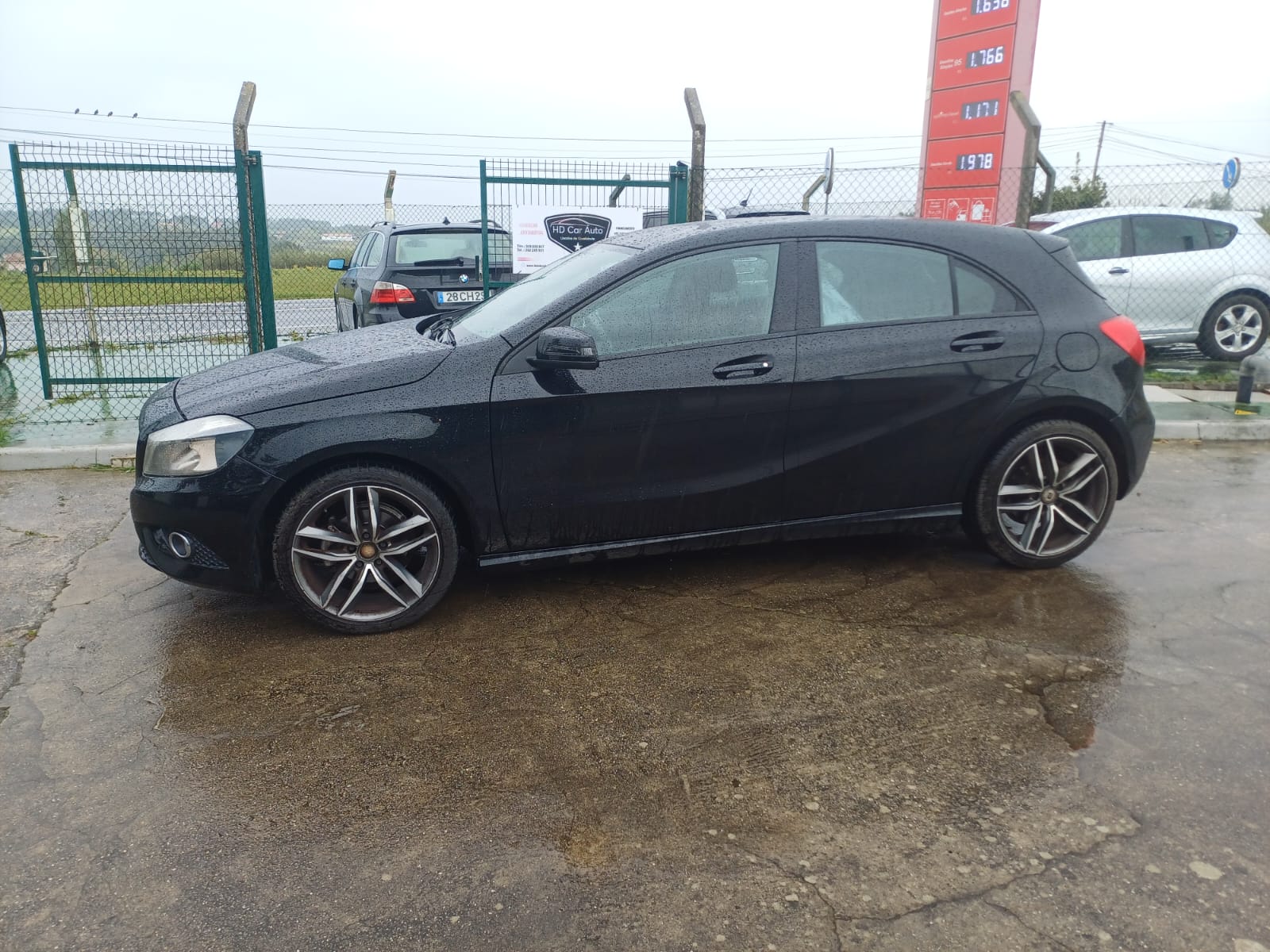
								Mercedes-Benz A180d 2013 cheio									