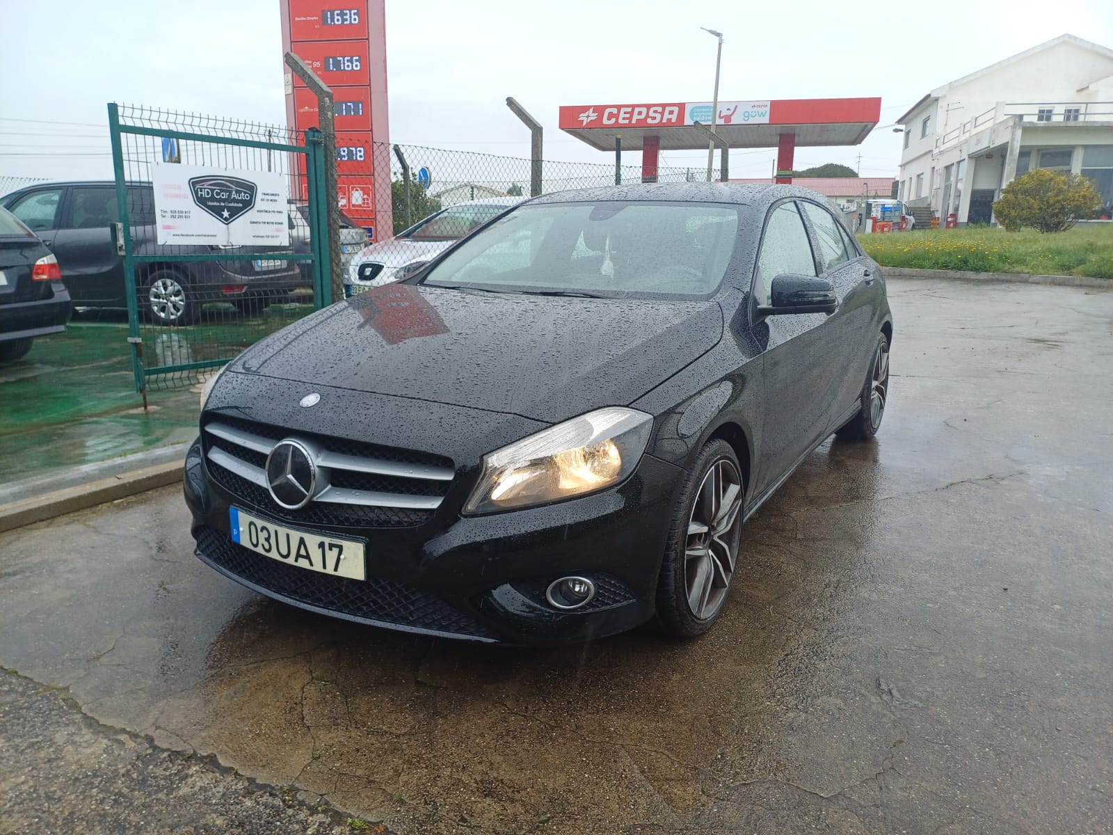 
								Mercedes-Benz A180d 2013 cheio									