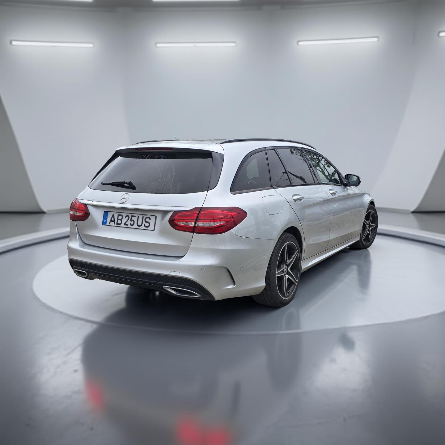 
								Mercedes-Benz C250 Amg 4Matic 2018 cheio									
