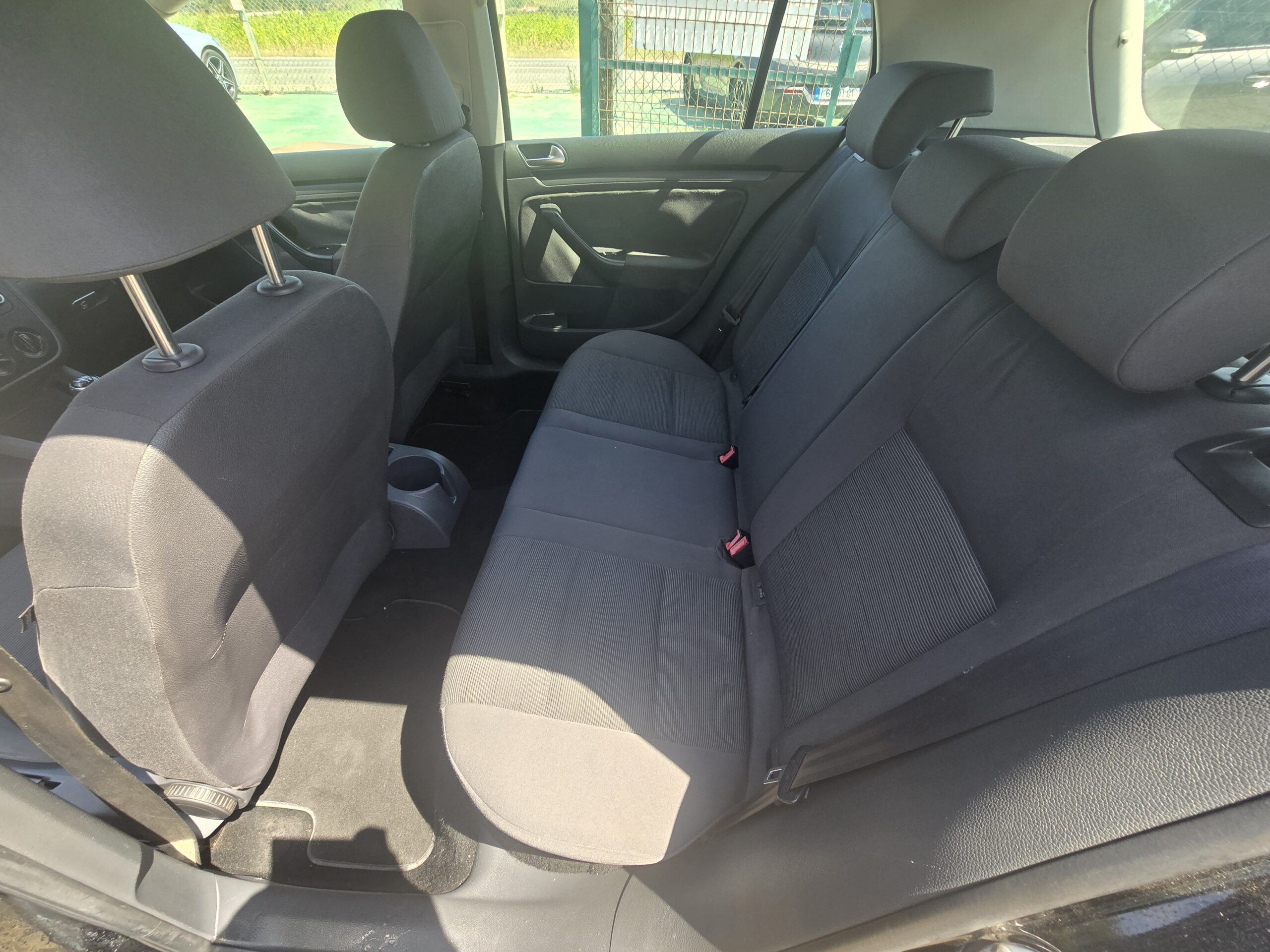 
								Volkswagen golf 2006 cheio									