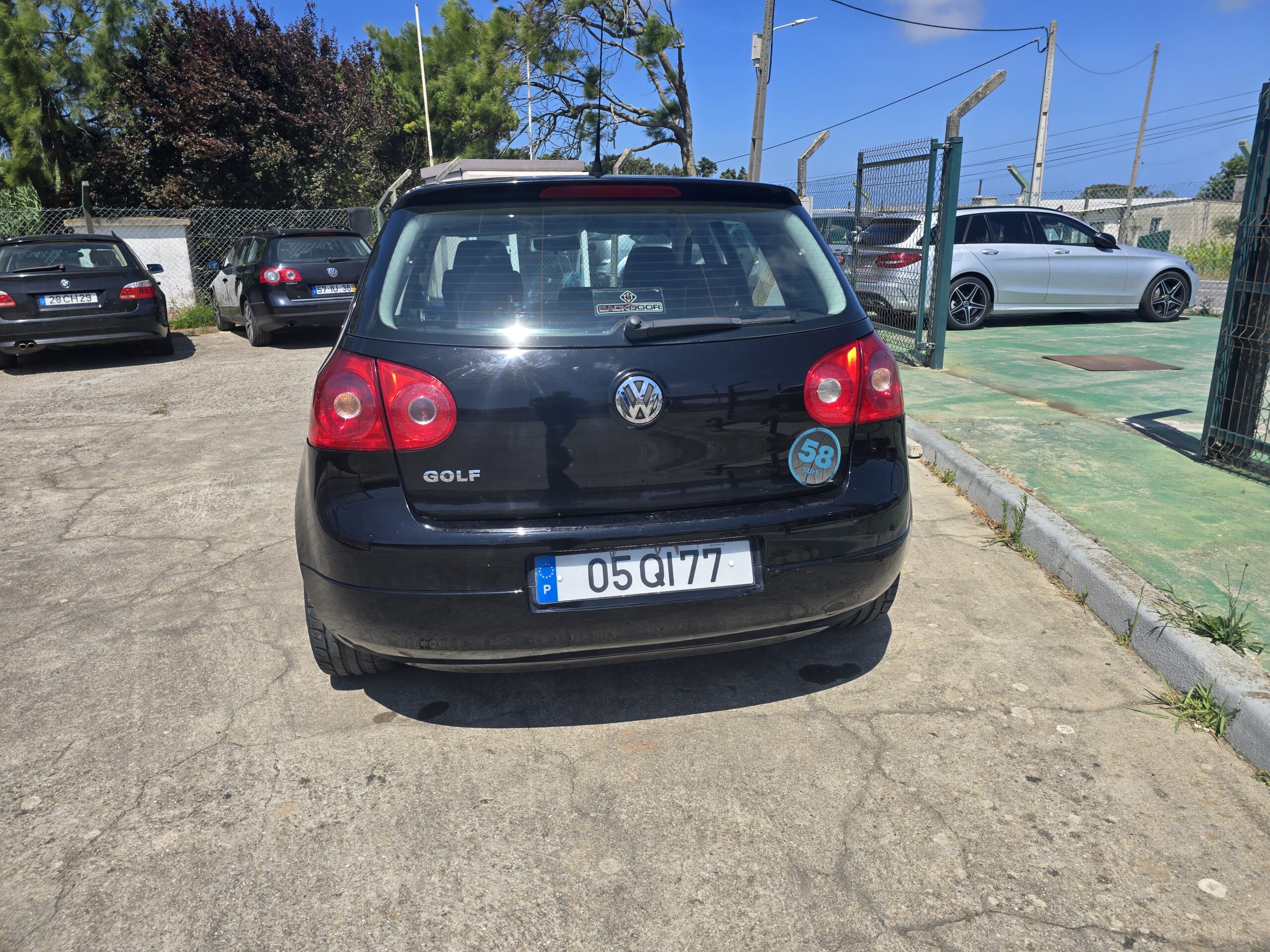 
								Volkswagen golf 2006 cheio									