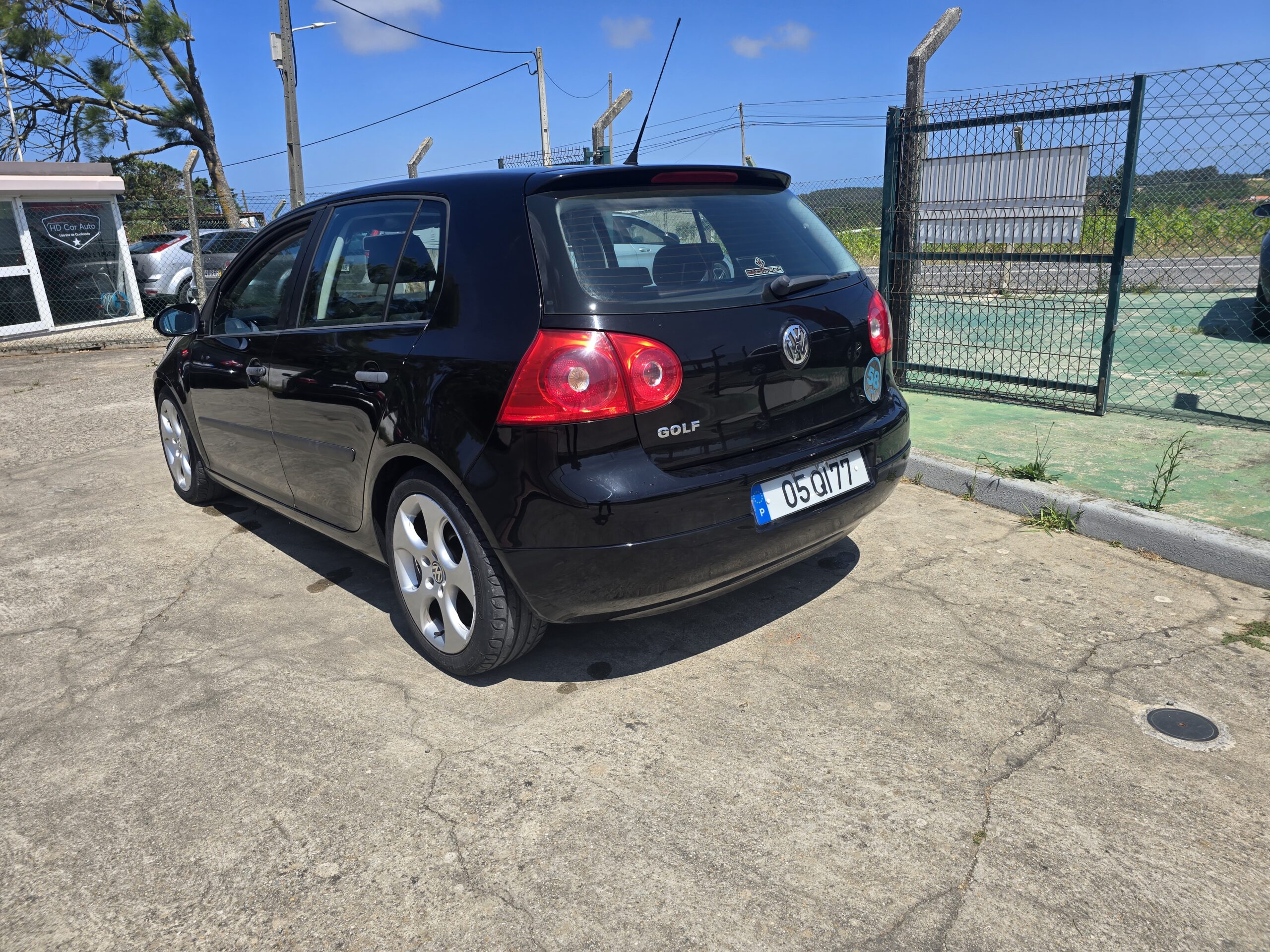 
								Volkswagen golf 2006 cheio									